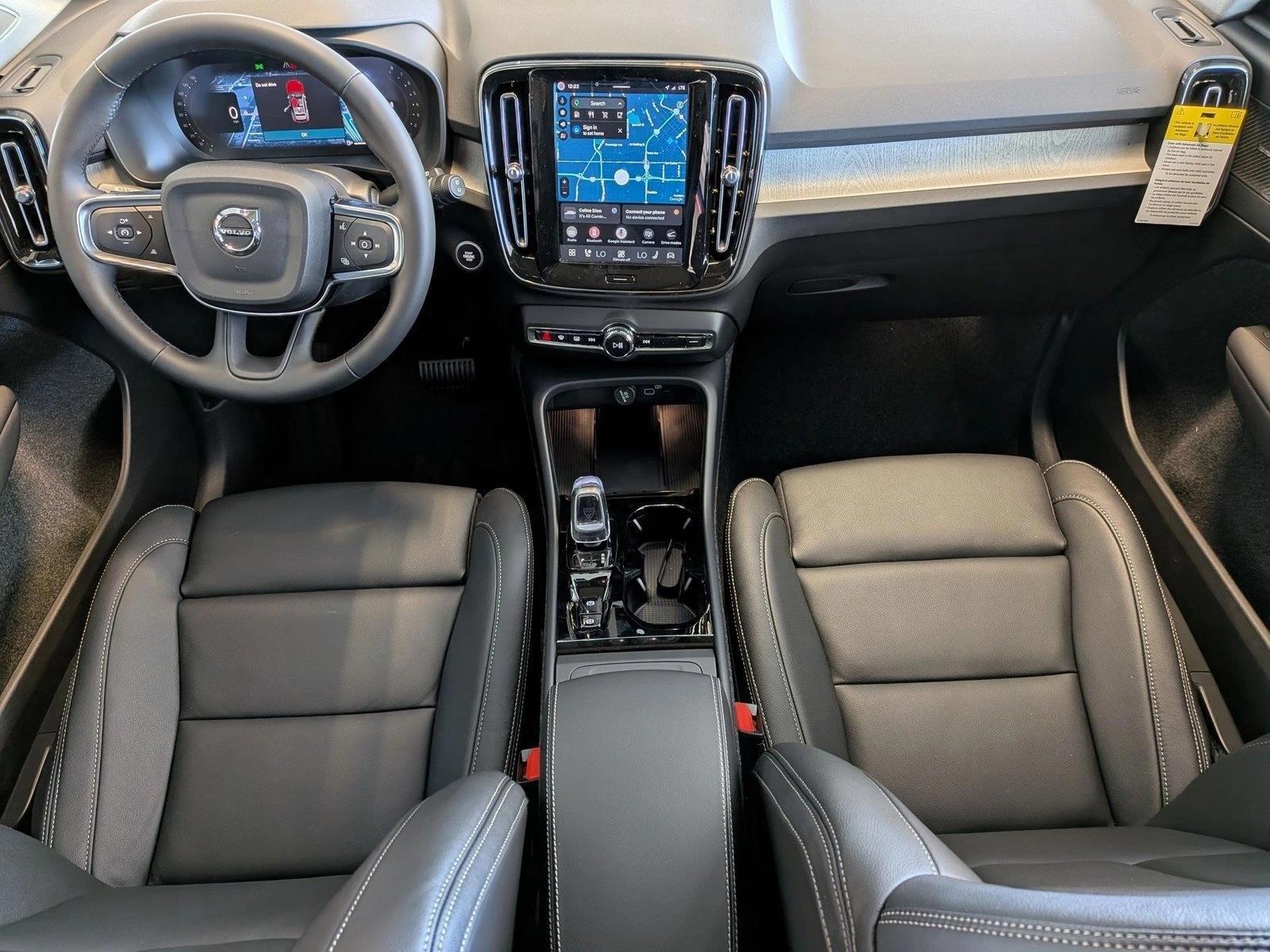 Thumbnail: 2026 Volvo XC40 - 3