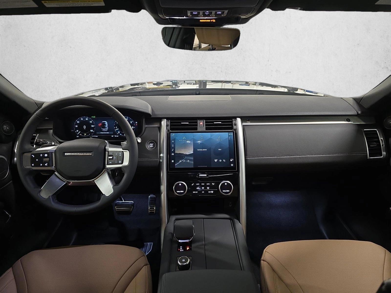 Thumbnail: 2026 Land Rover Discovery - 3