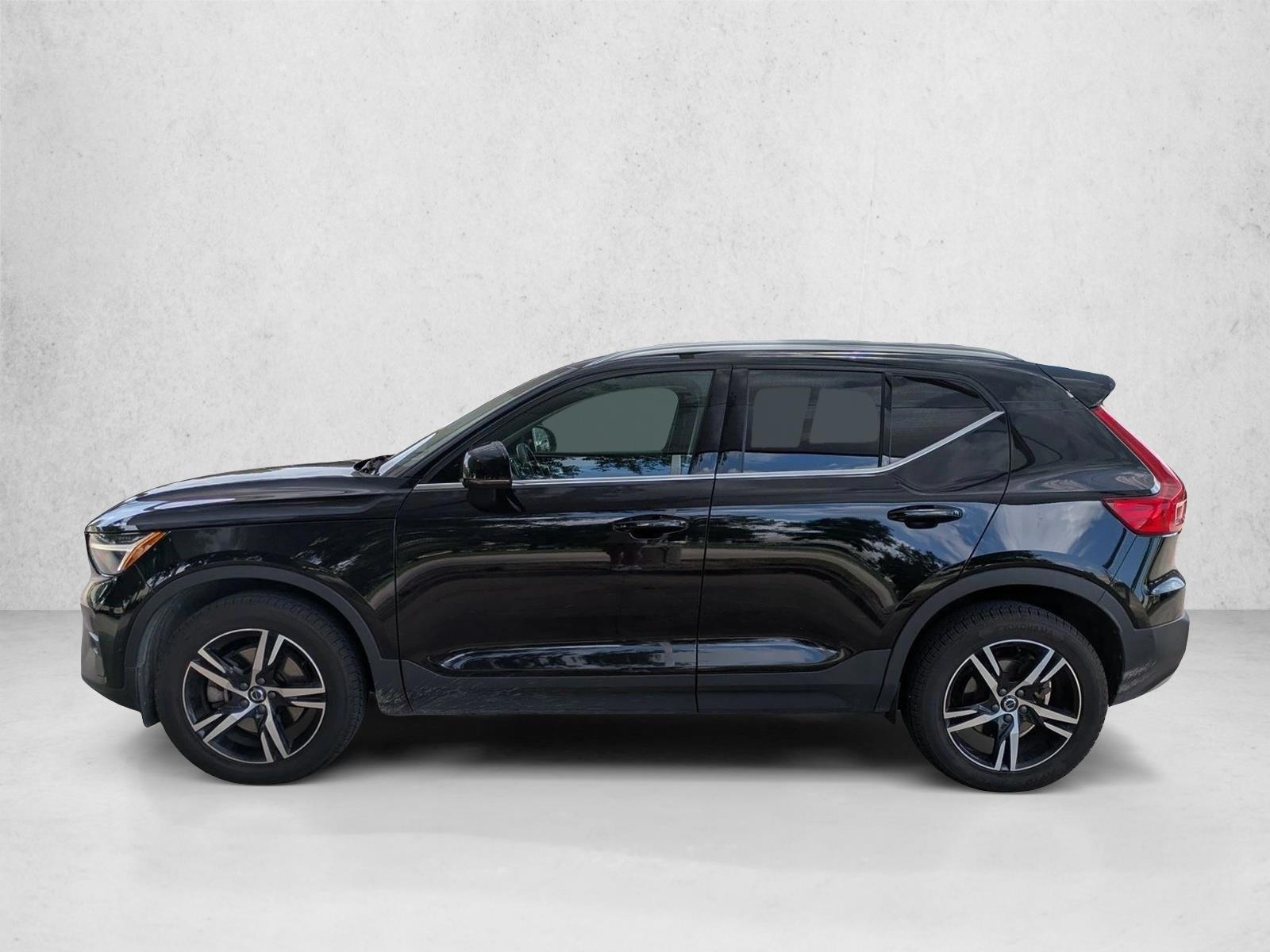 Thumbnail: 2023 Volvo XC40 - 2