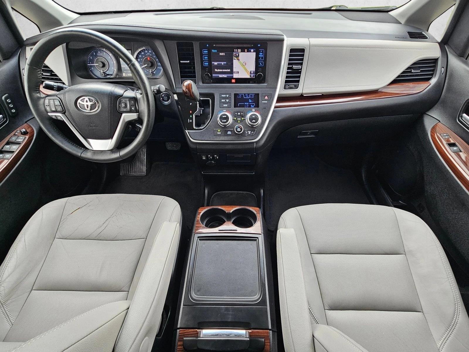 Thumbnail: 2015 Toyota Sienna - 3