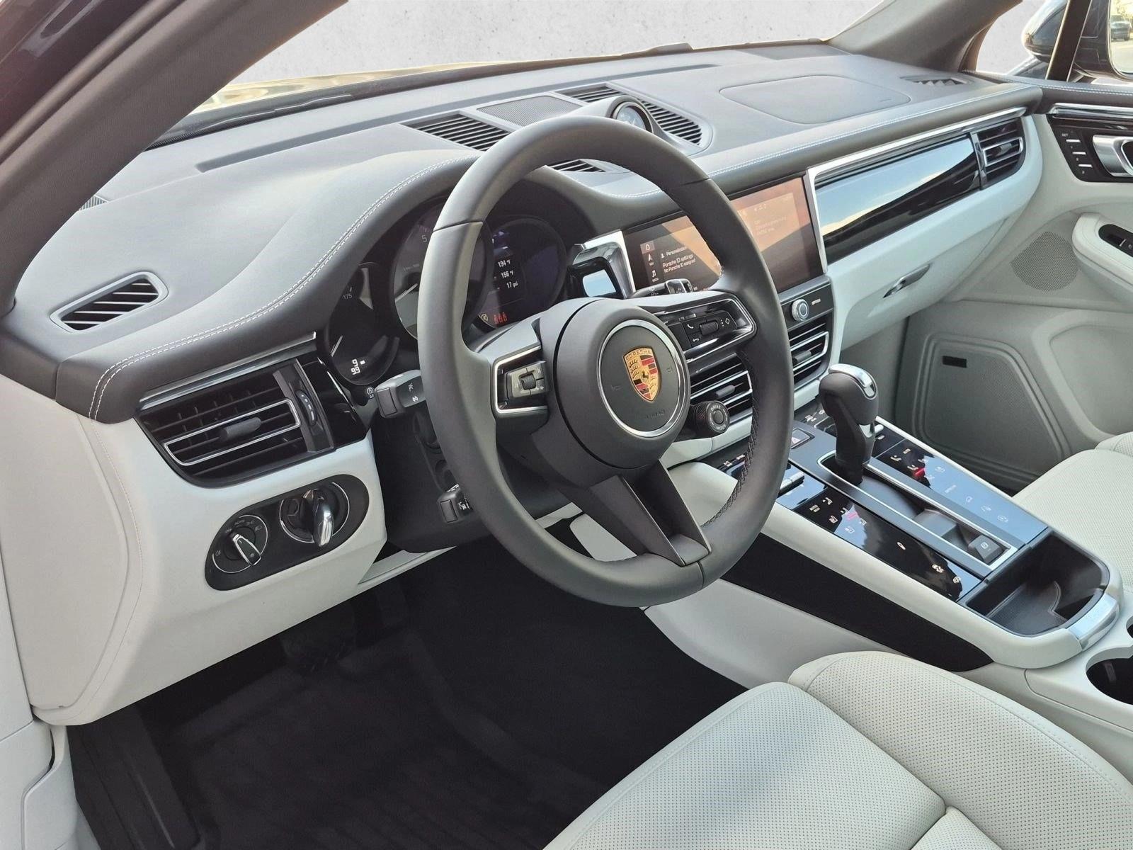 Thumbnail: 2026 Porsche Macan - 3