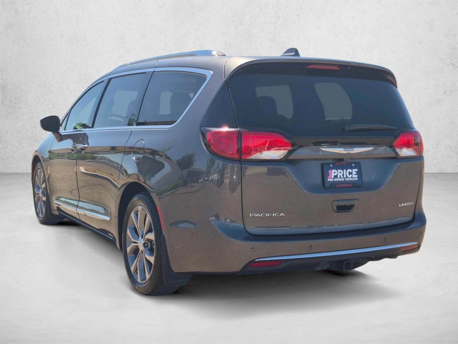 2018 Chrysler Pacifica Limited - Photo 9