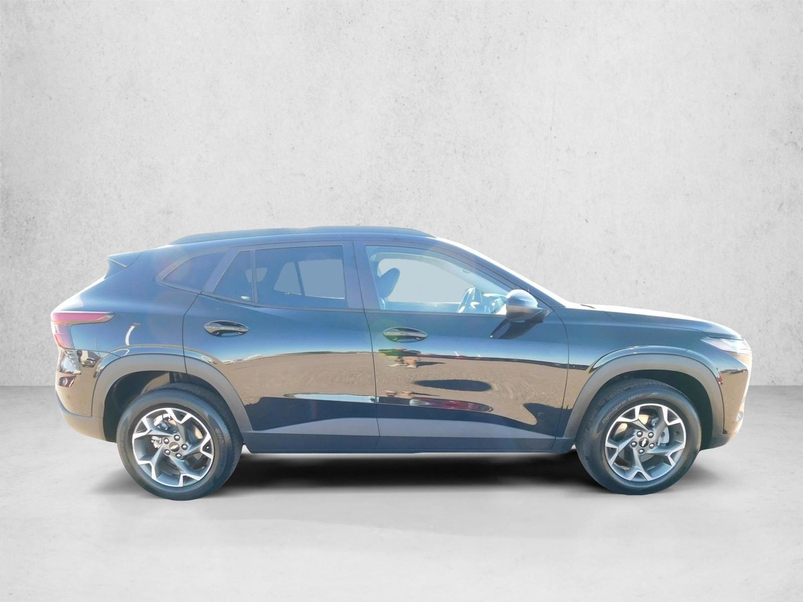 2025 Chevrolet Trax LT - Photo 7