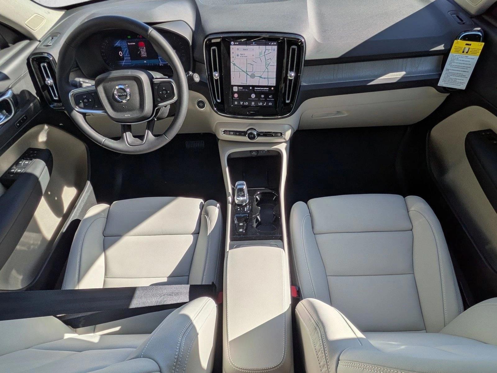 Thumbnail: 2026 Volvo XC40 - 4