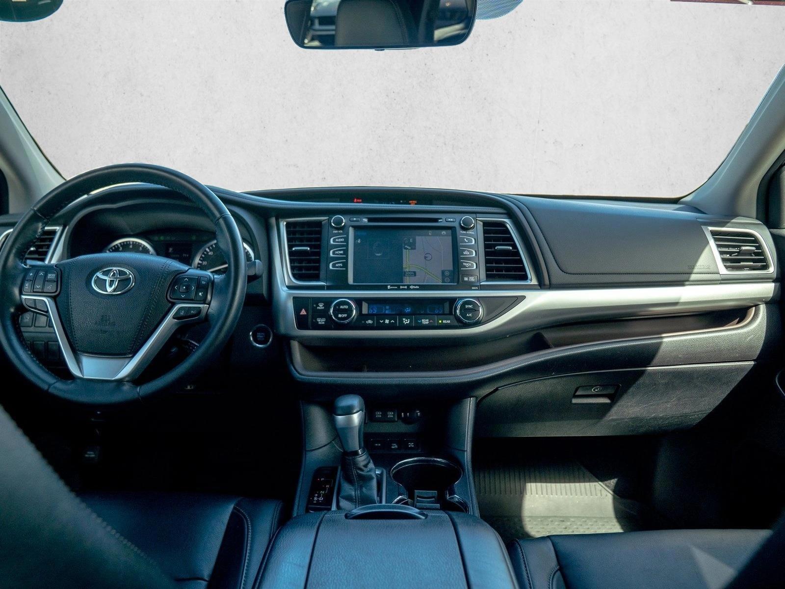 Thumbnail: 2017 Toyota Highlander - 4