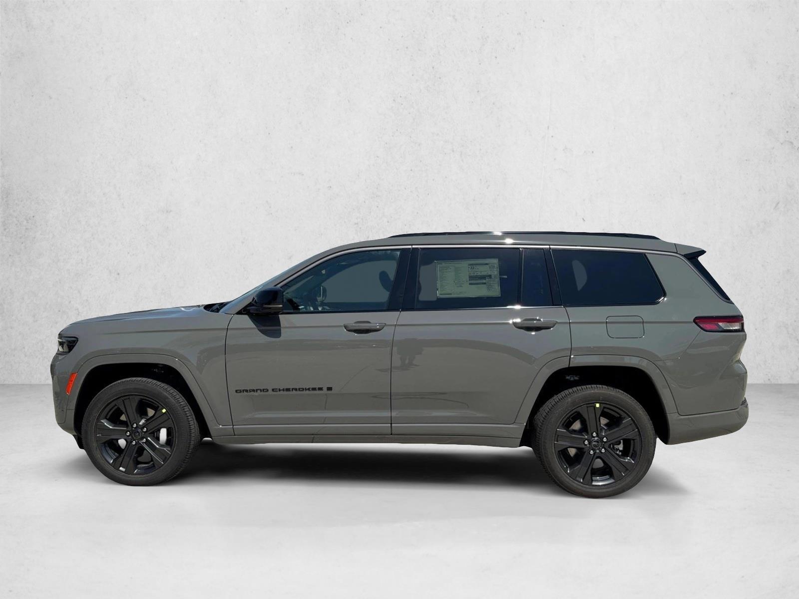 Thumbnail: 2027 Jeep Grand Cherokee L - 2