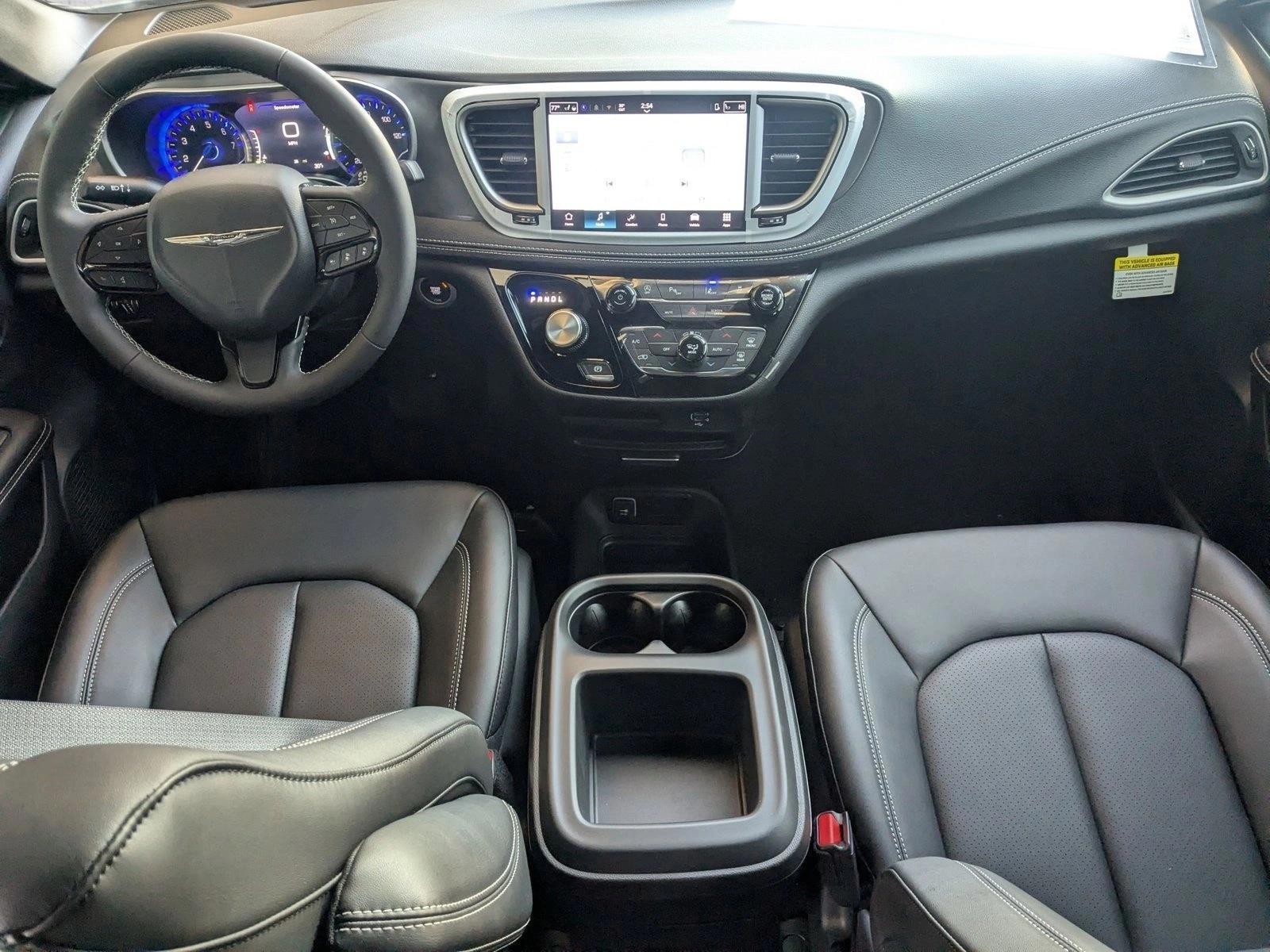Thumbnail: 2026 Chrysler Pacifica - 3
