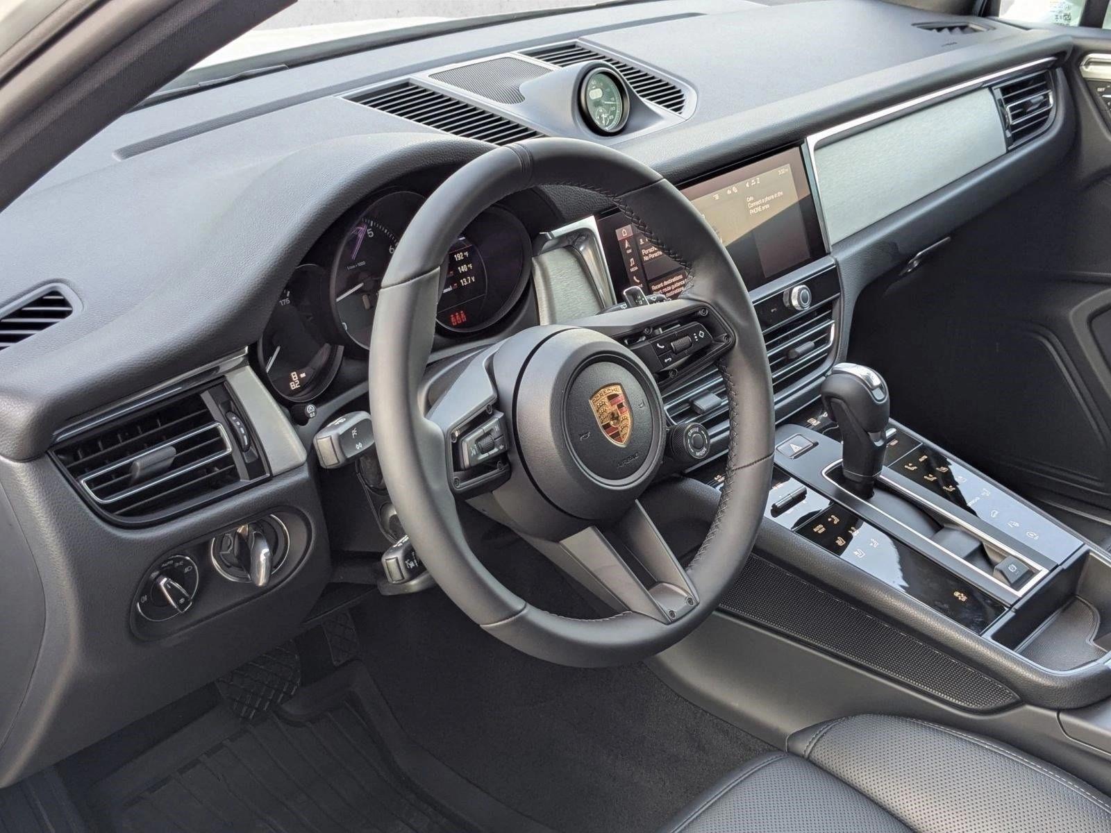 Thumbnail: 2026 Porsche Macan - 3