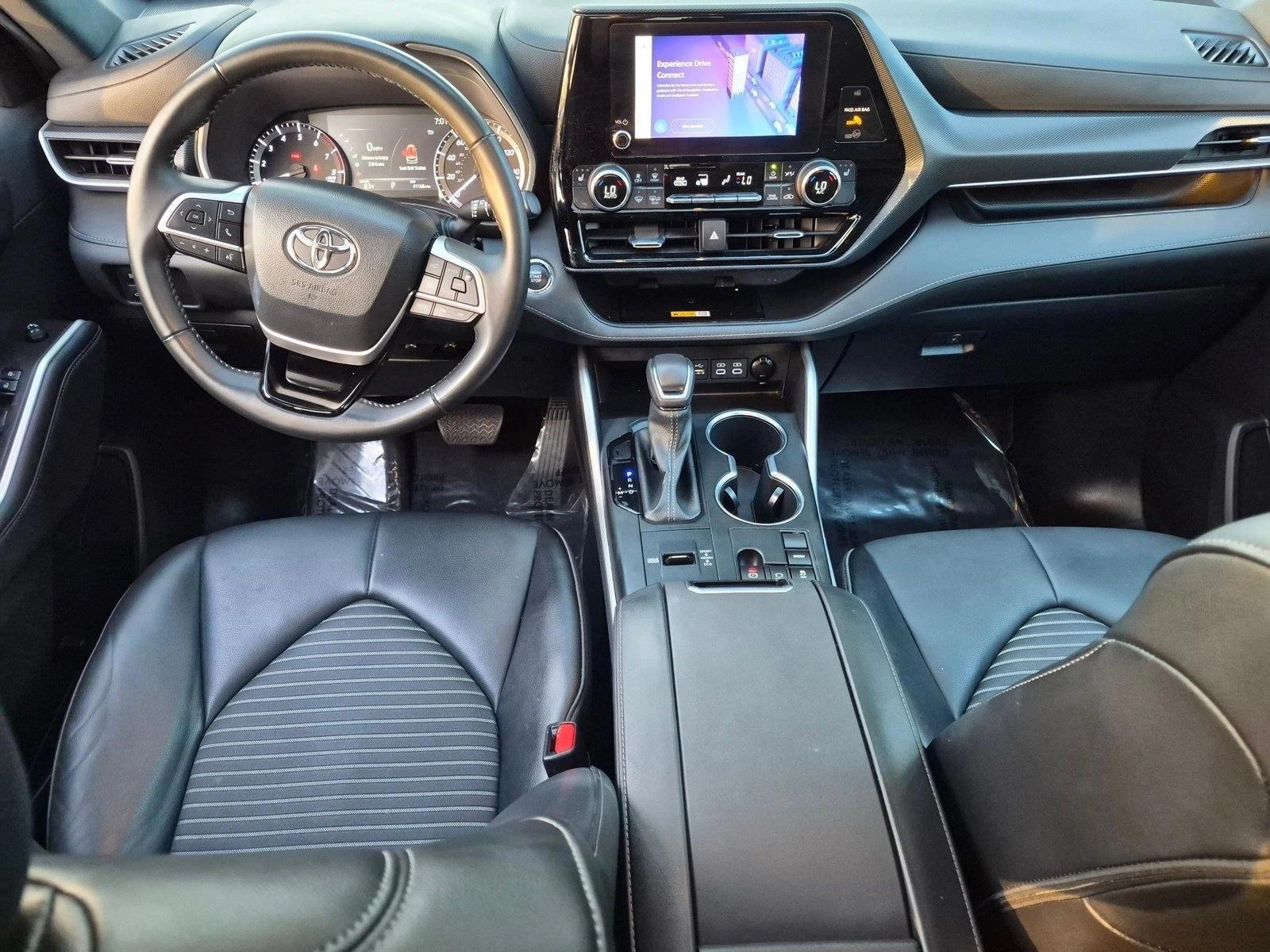 Thumbnail: 2023 Toyota Highlander - 3