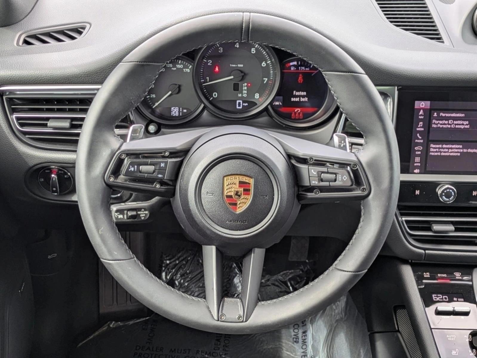 2025 Porsche Macan T - Photo 15