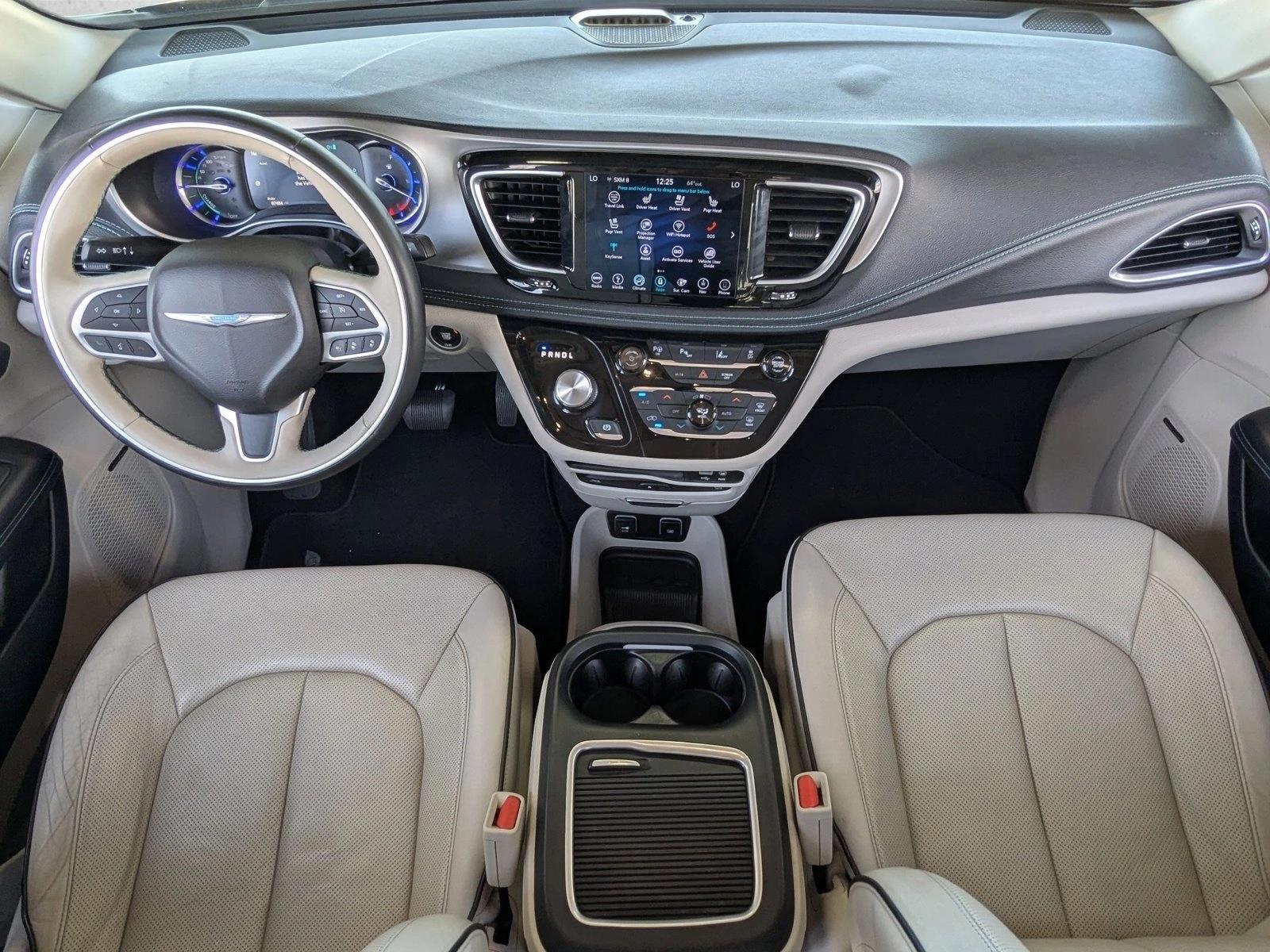 Thumbnail: 2018 Chrysler Pacifica - 4