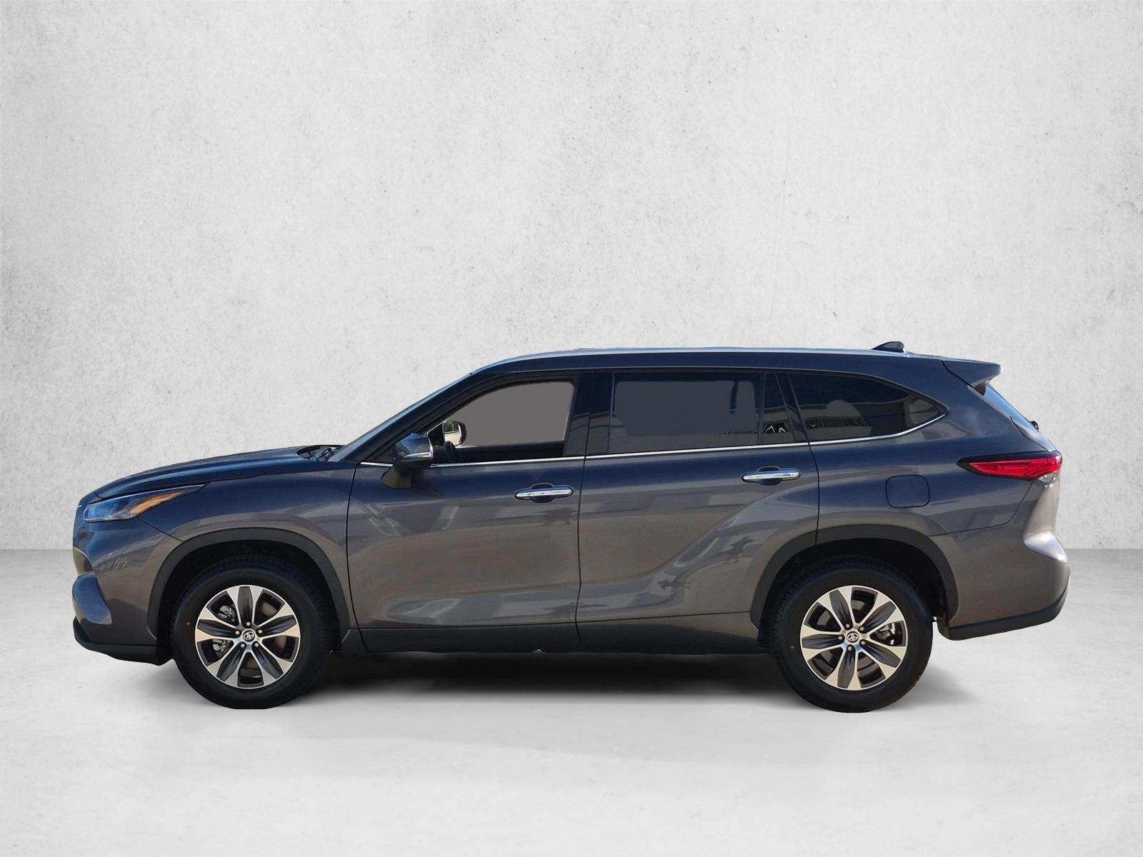 Thumbnail: 2022 Toyota Highlander - 2