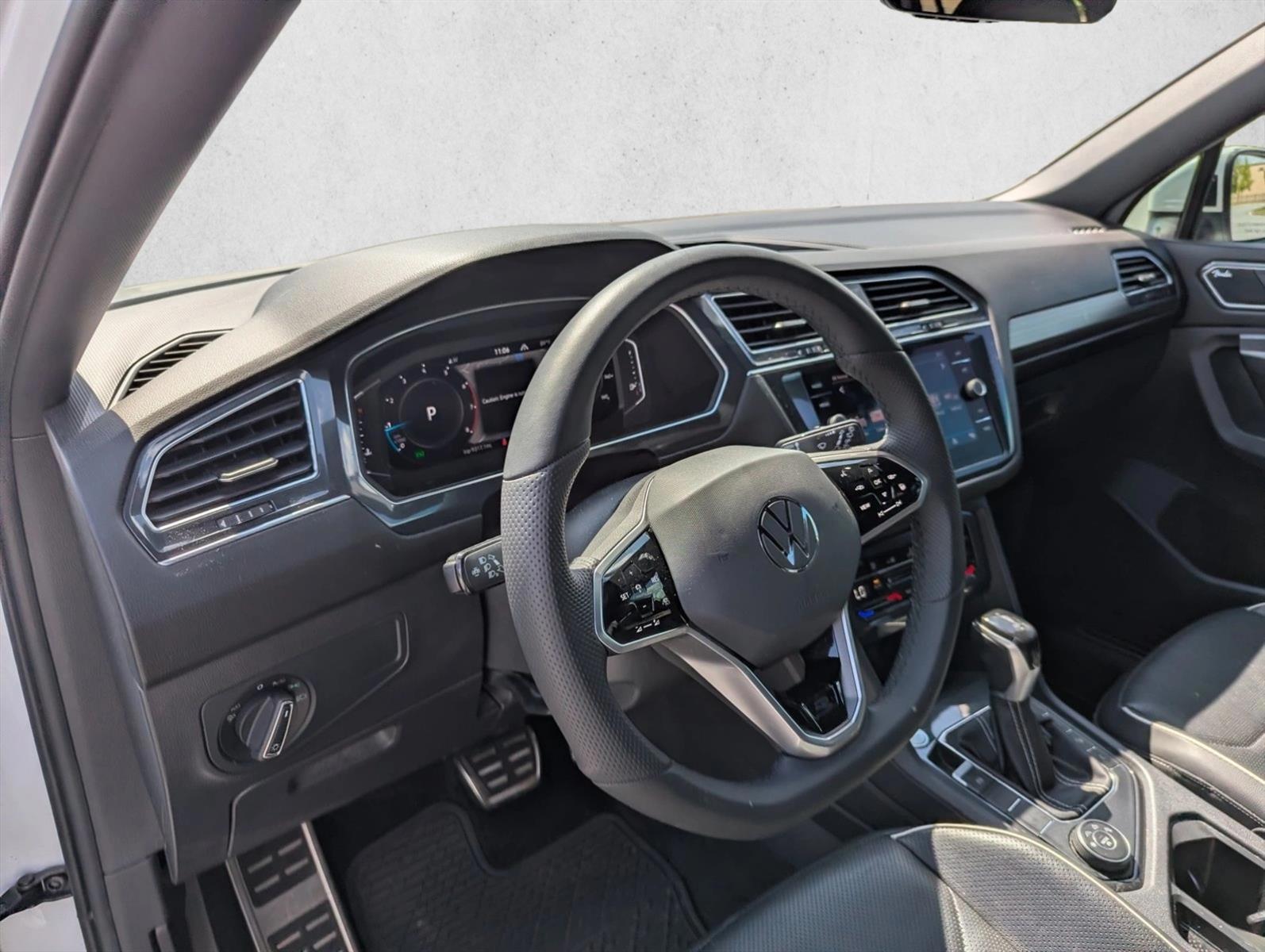 Thumbnail: 2022 Volkswagen Tiguan - 3