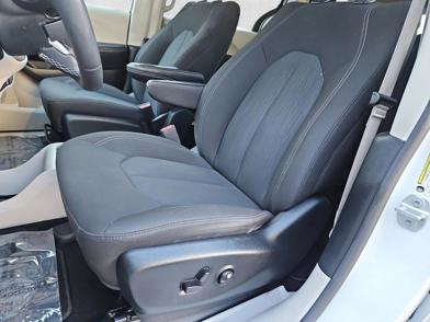 2023 Chrysler Voyager