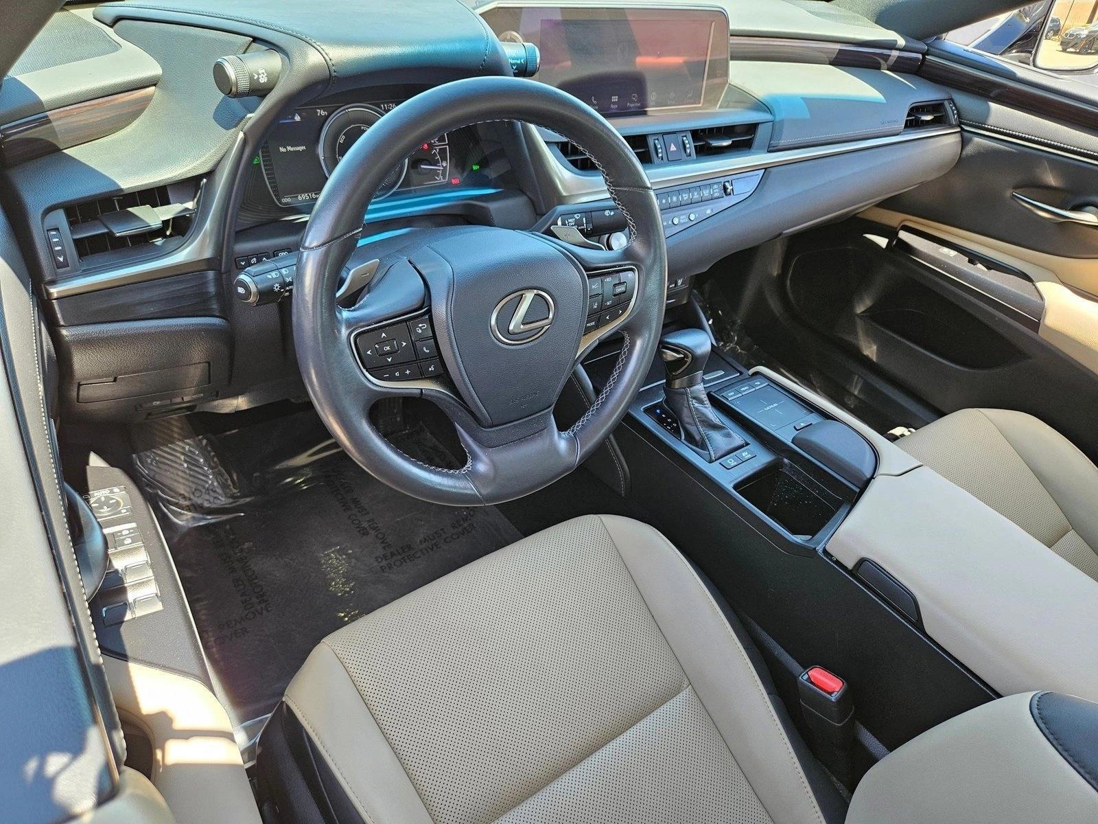 Thumbnail: 2021 Lexus ES - 3