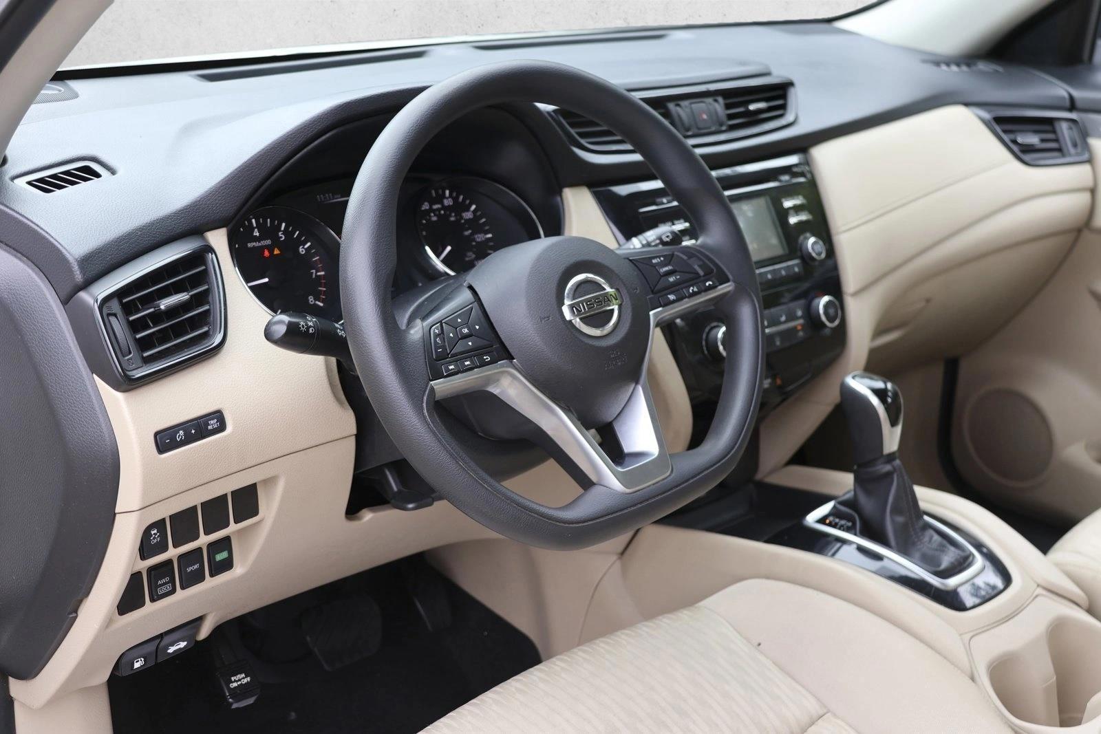 Thumbnail: 2017 Nissan Rogue - 3