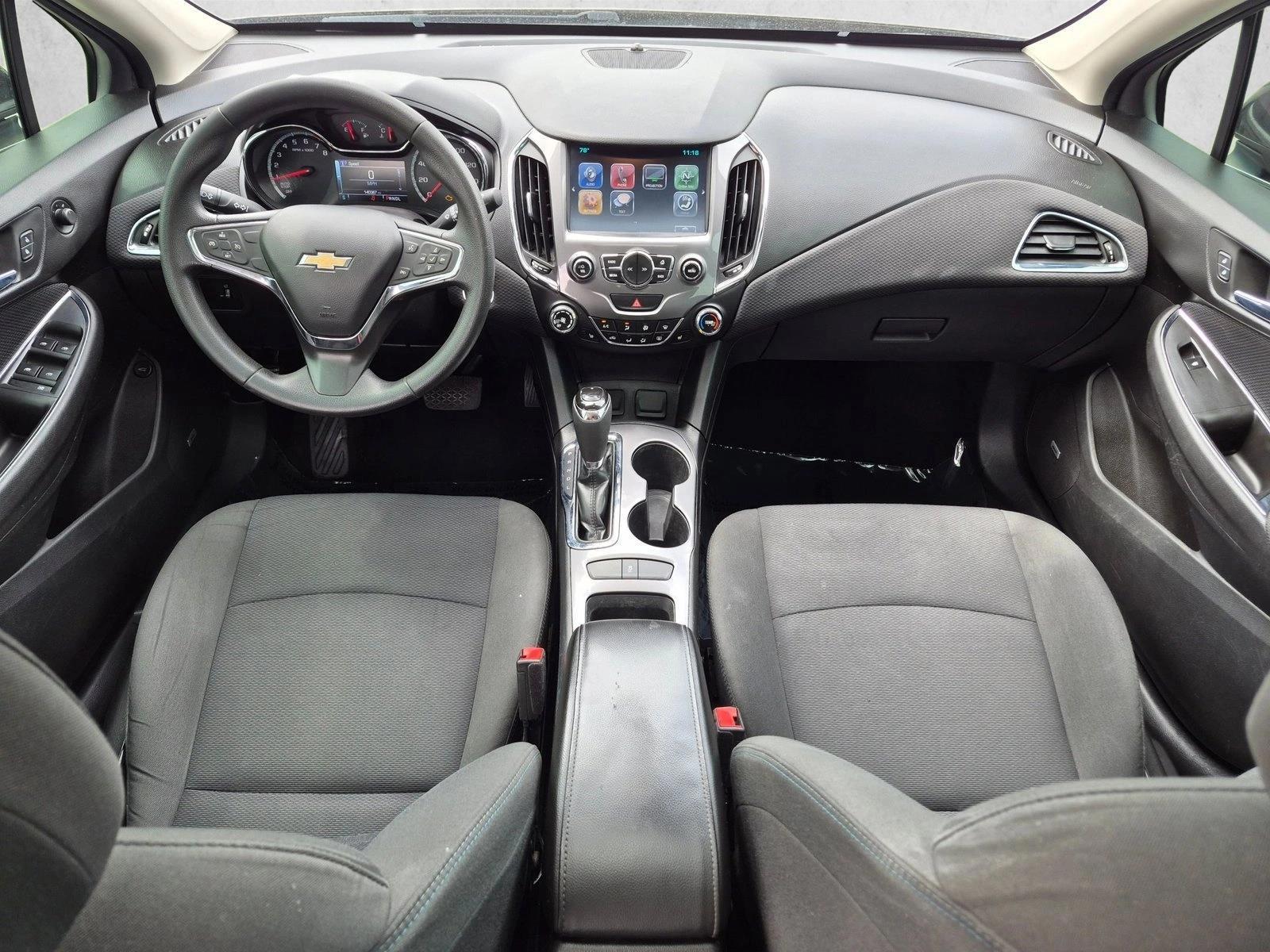 Thumbnail: 2017 Chevrolet Cruze - 3