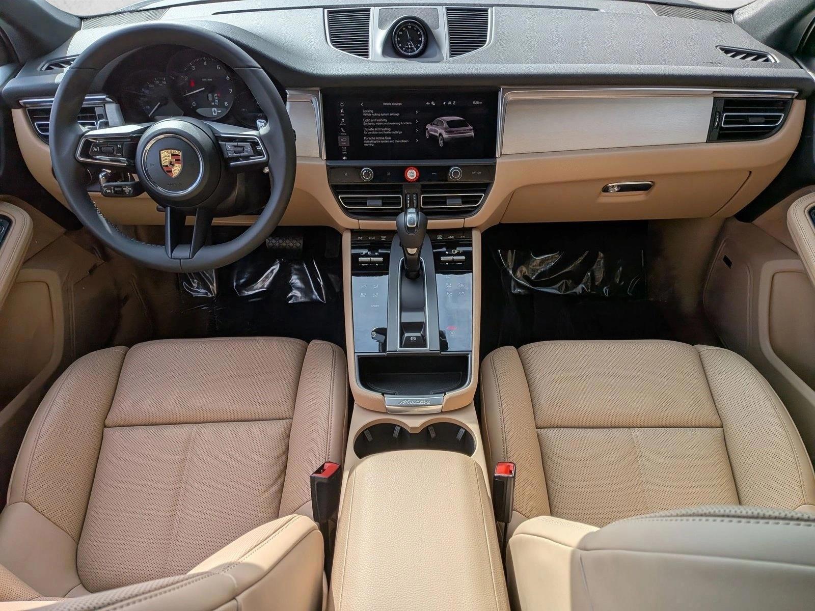 Thumbnail: 2026 Porsche Macan - 4