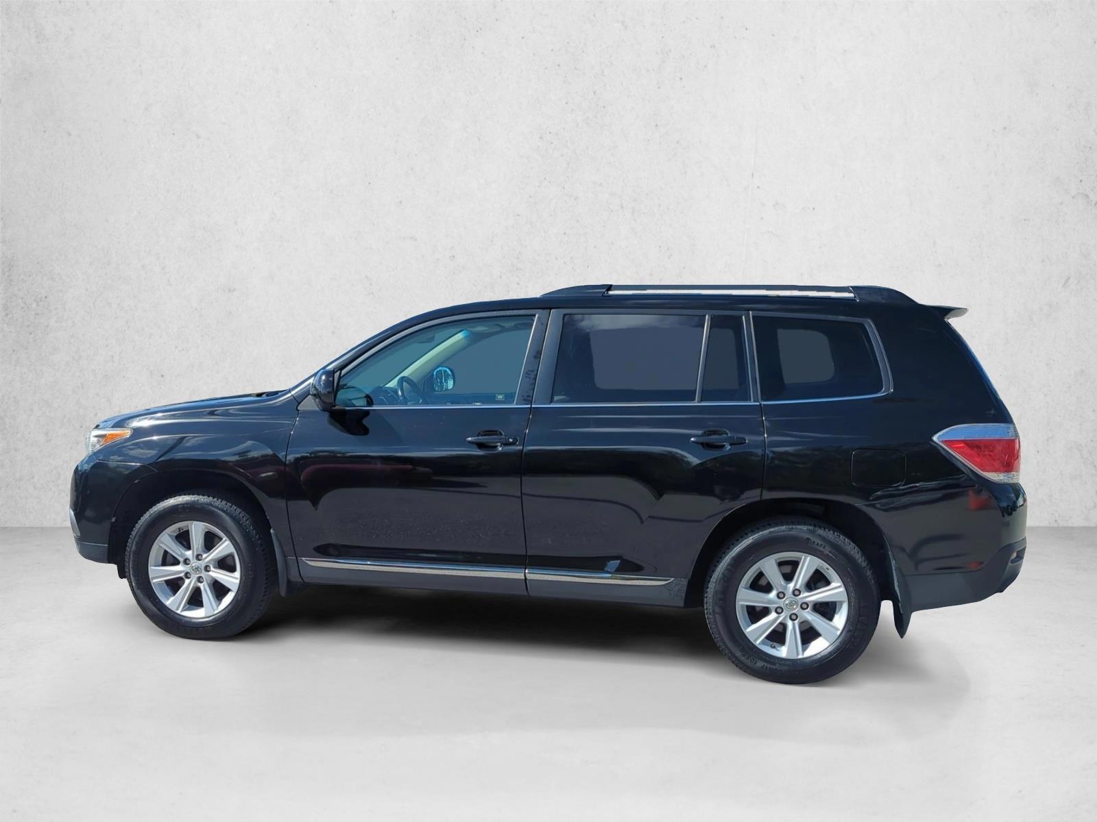Thumbnail: 2013 Toyota Highlander - 2