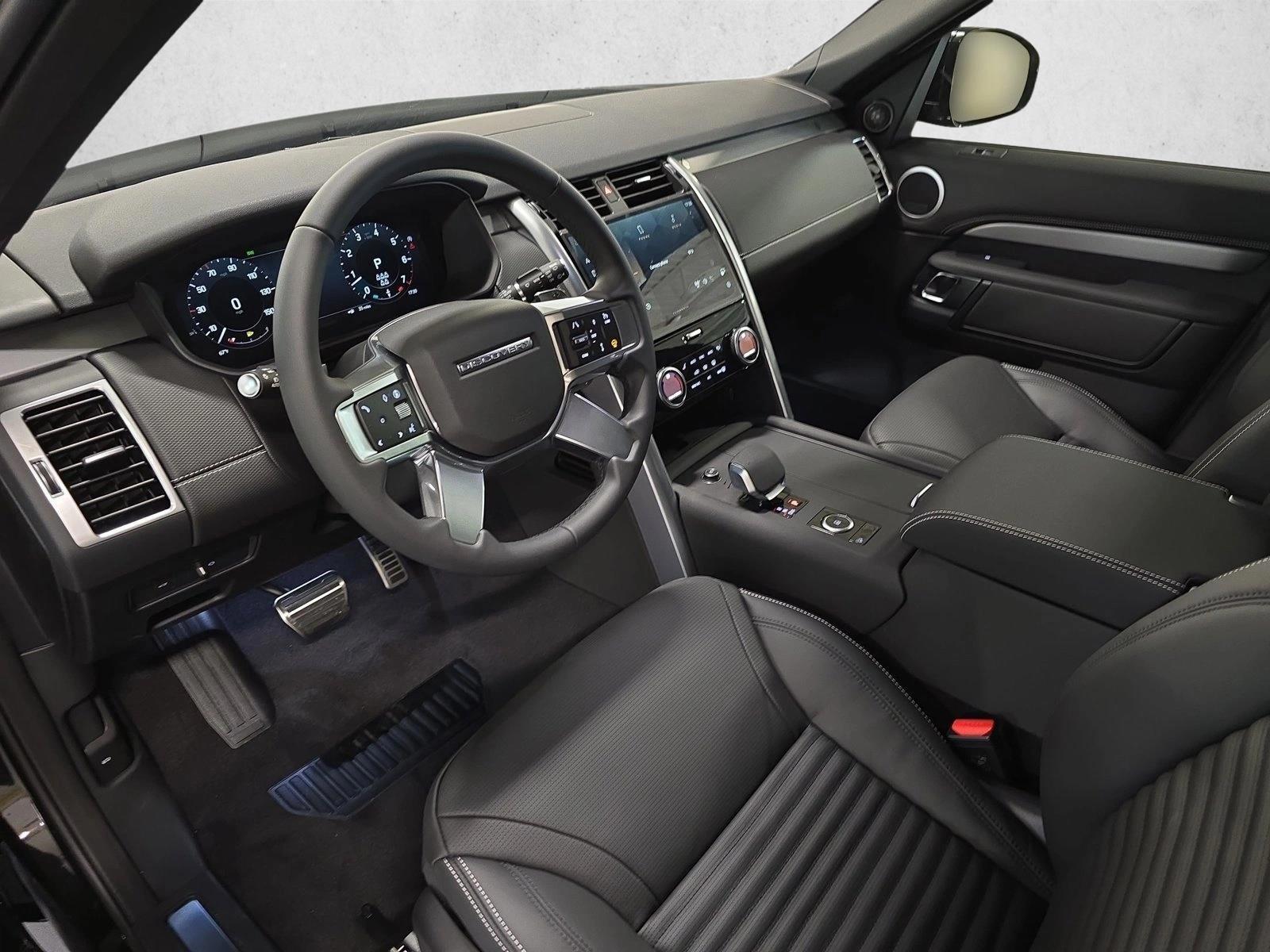 Thumbnail: 2026 Land Rover Discovery - 4