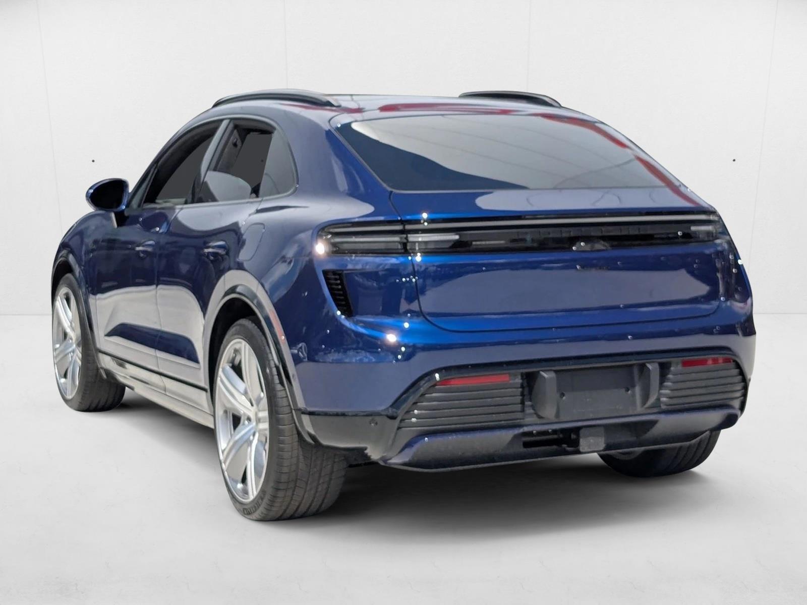2025 Porsche Macan Turbo Electric - Photo 3