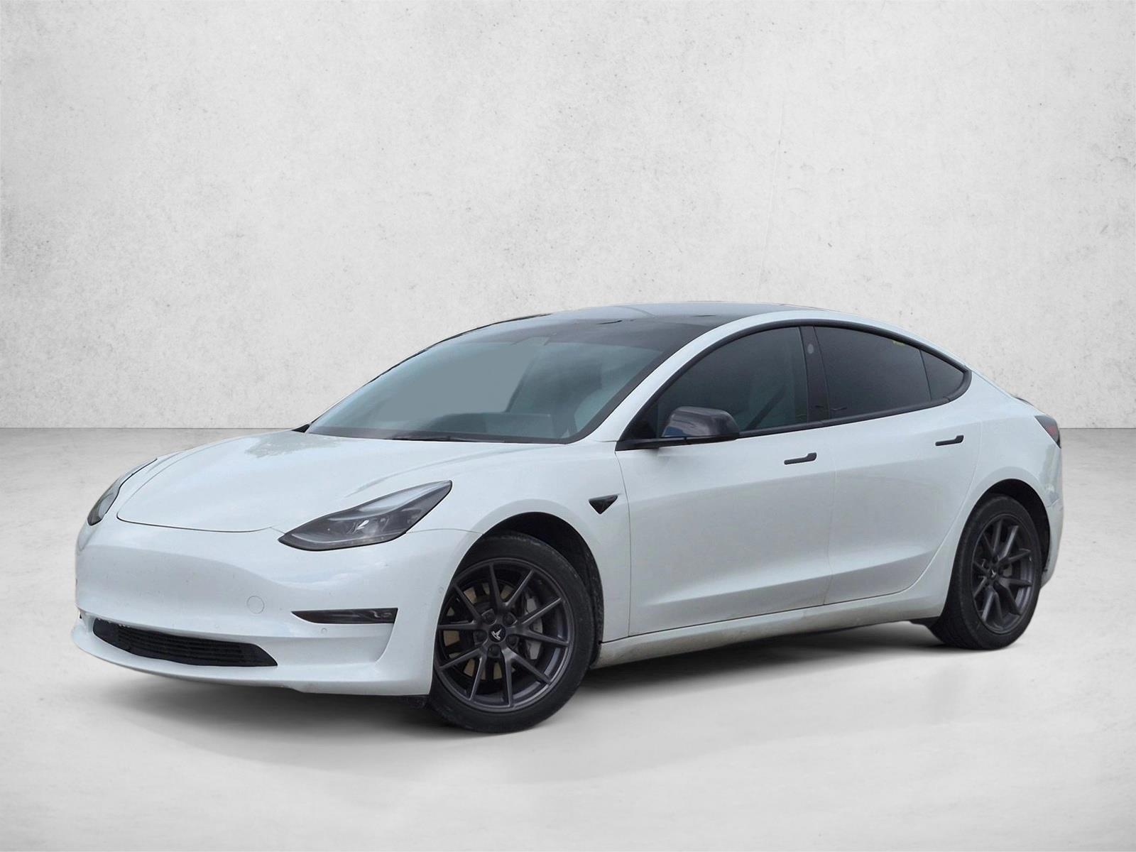 2022 Tesla Model 3 Standard Range Plus's photo