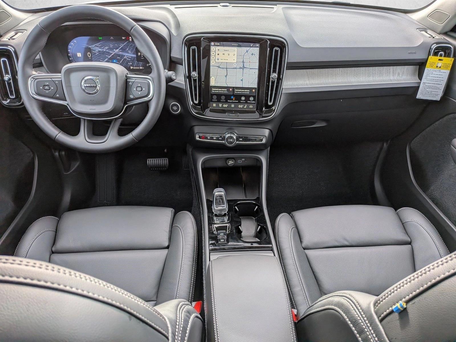 Thumbnail: 2026 Volvo XC40 - 3