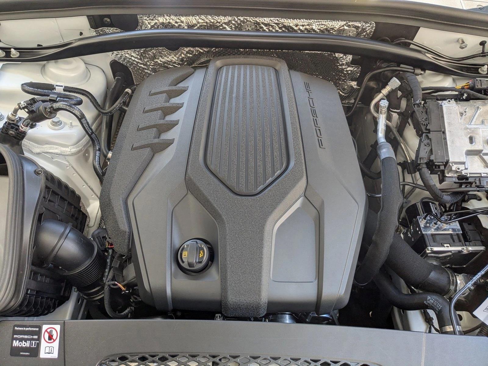 2026 Porsche Macan T - Photo 29