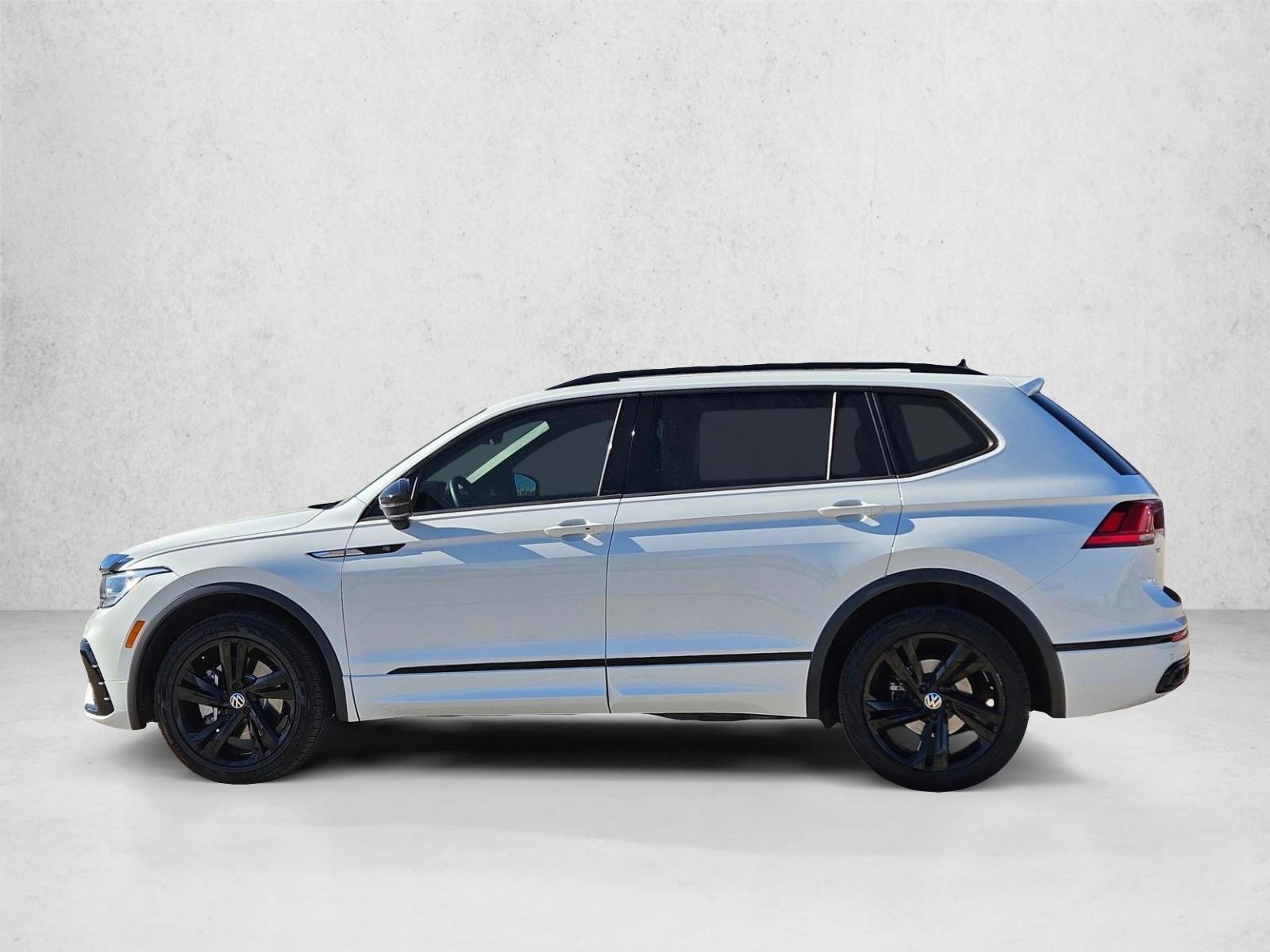 Thumbnail: 2023 Volkswagen Tiguan - 2