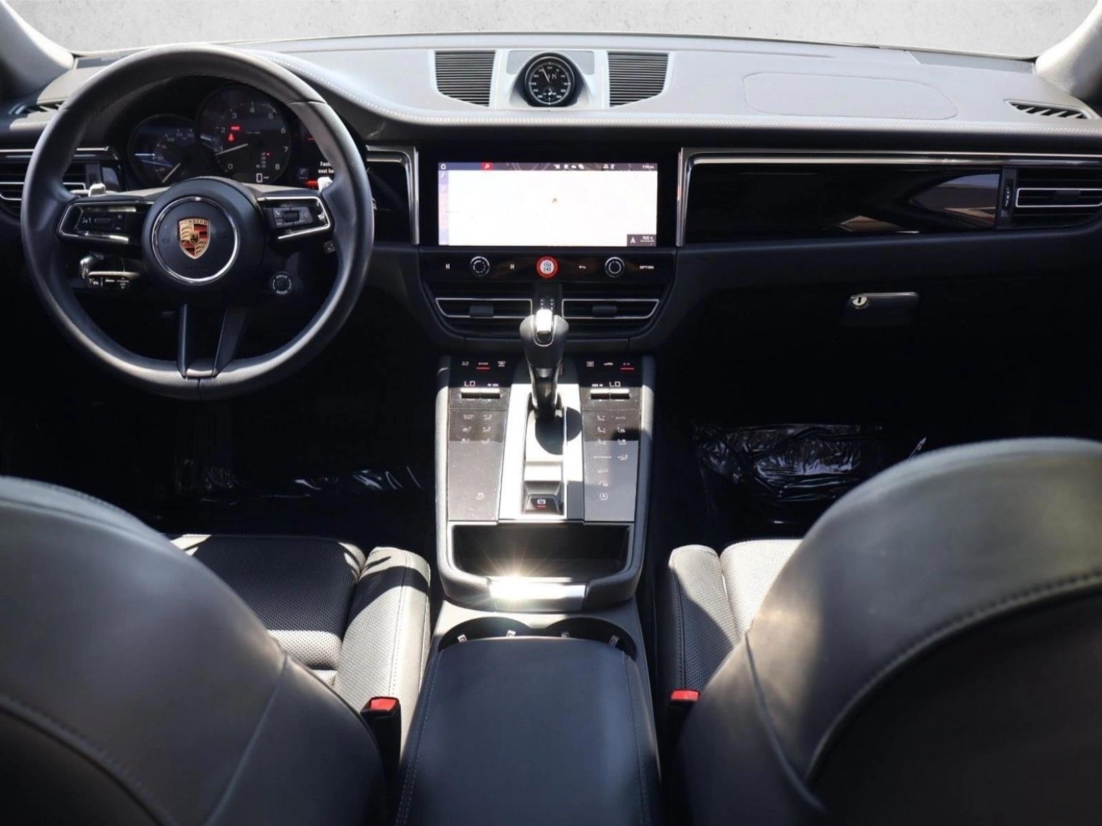 Thumbnail: 2026 Porsche Macan - 4