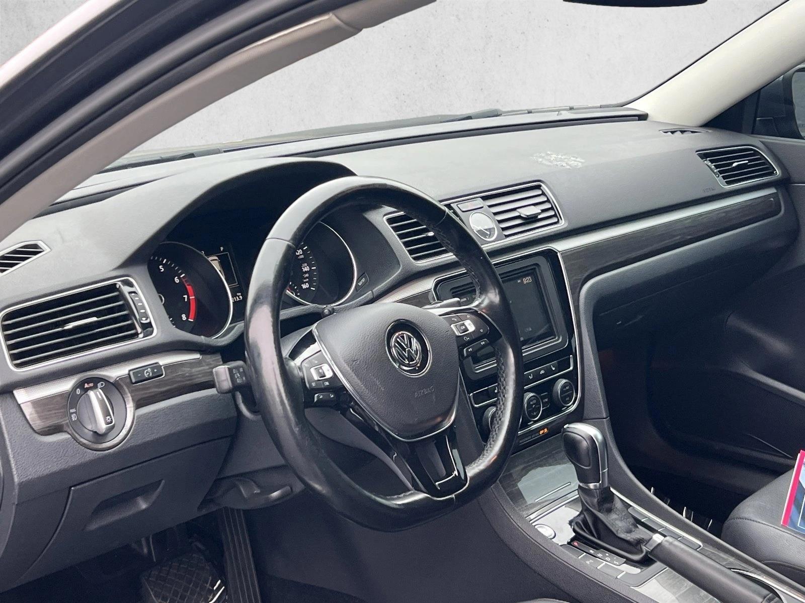 Thumbnail: 2017 Volkswagen Passat - 3