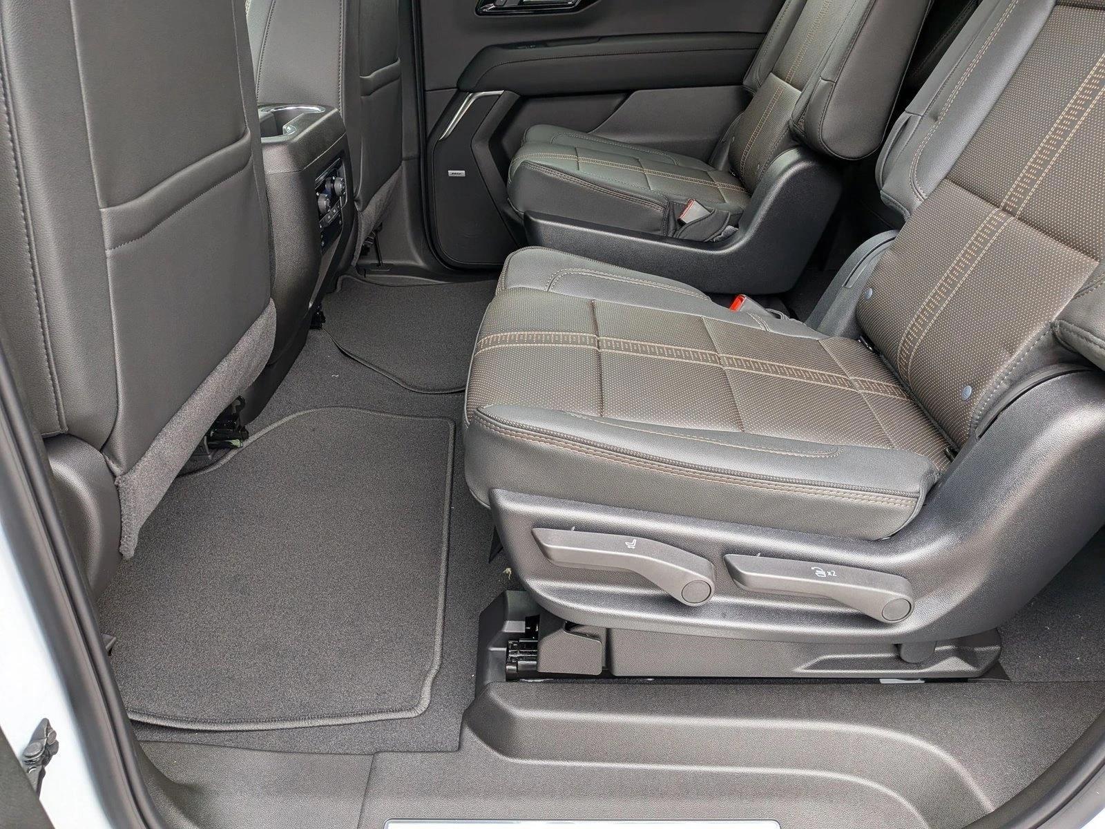 Thumbnail: 2026 Chevrolet Suburban - 4