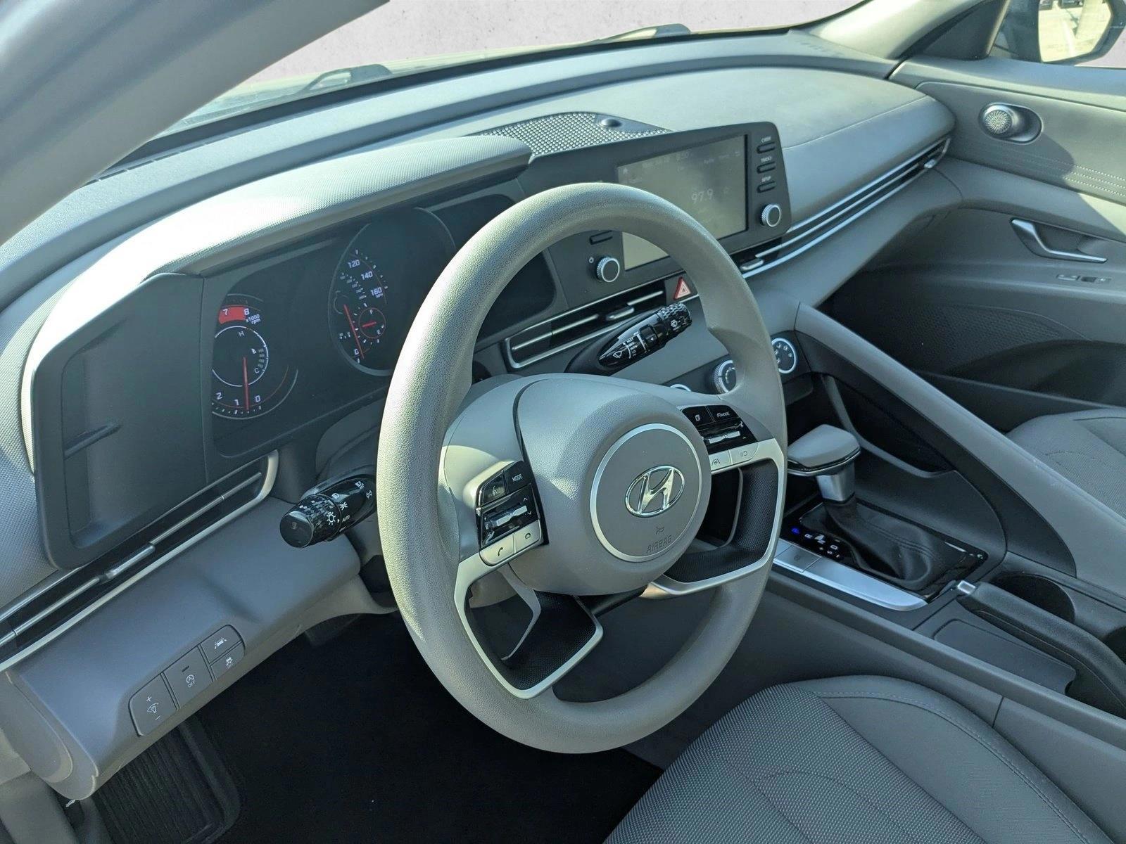 Thumbnail: 2022 Hyundai Elantra - 3