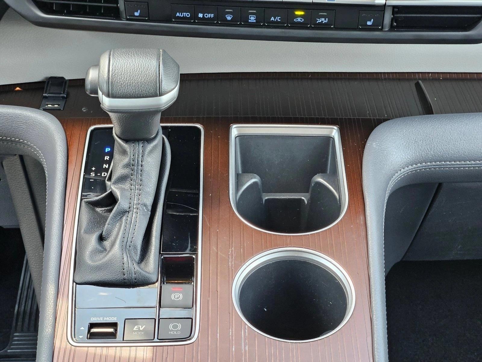 2023 Toyota Sienna XLE - Photo 10