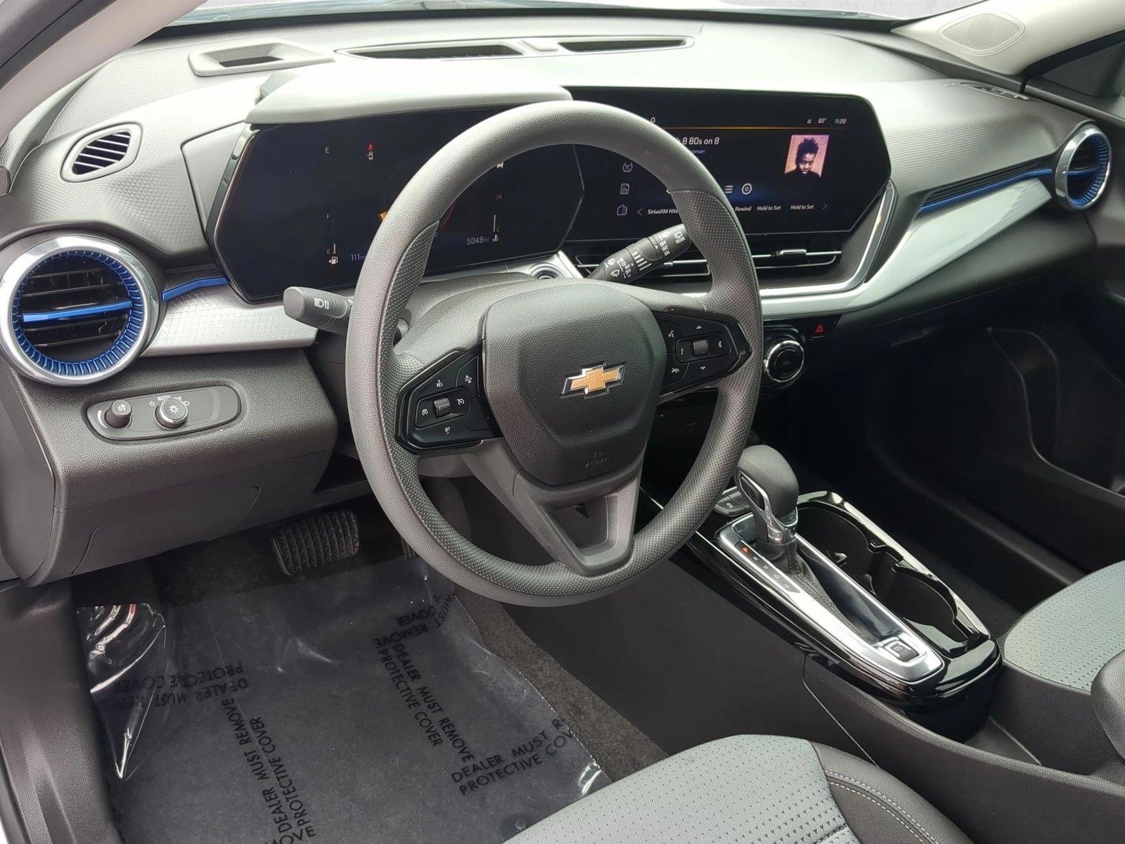 Thumbnail: 2025 Chevrolet Trax - 3