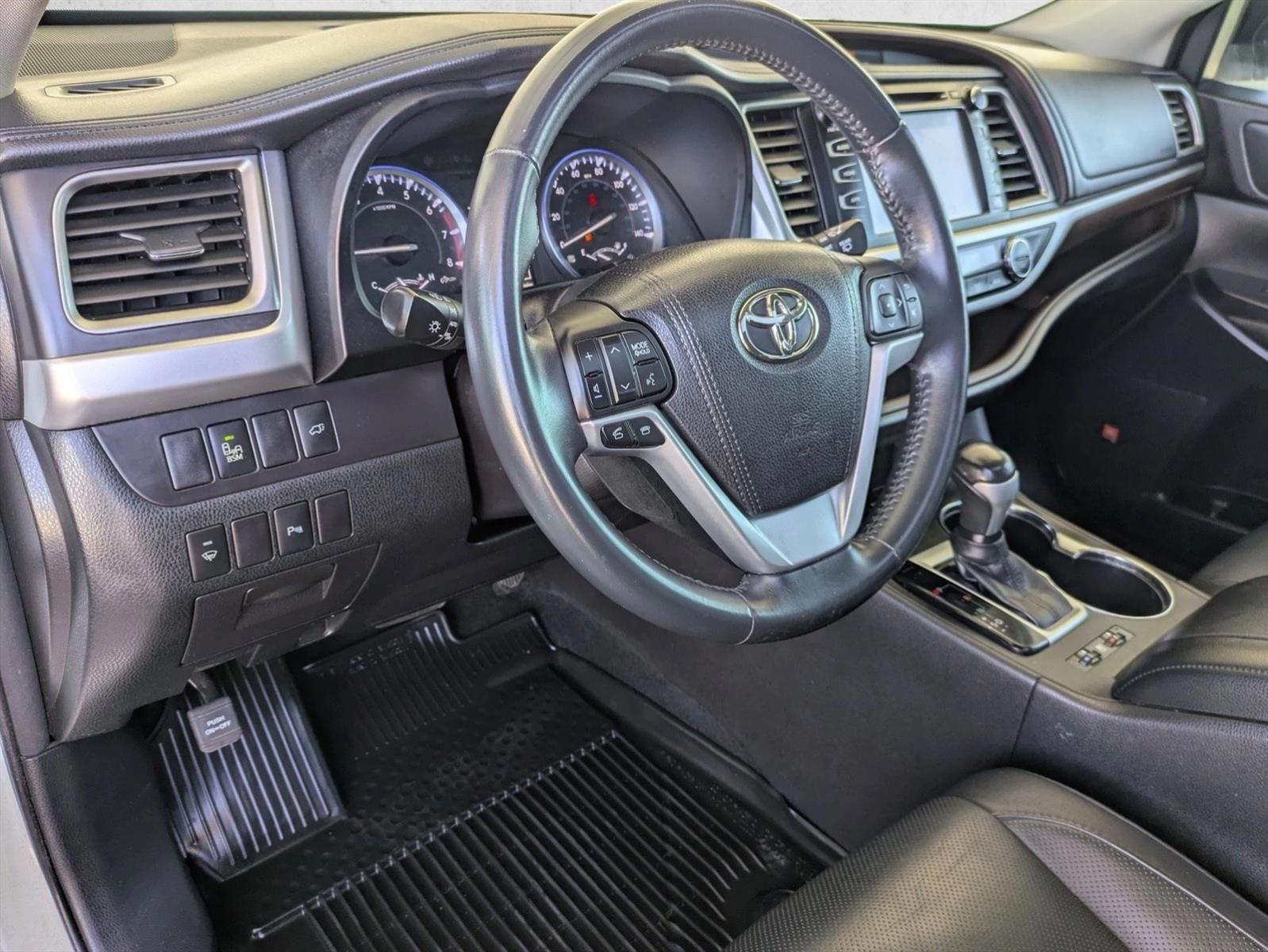 Thumbnail: 2016 Toyota Highlander - 3