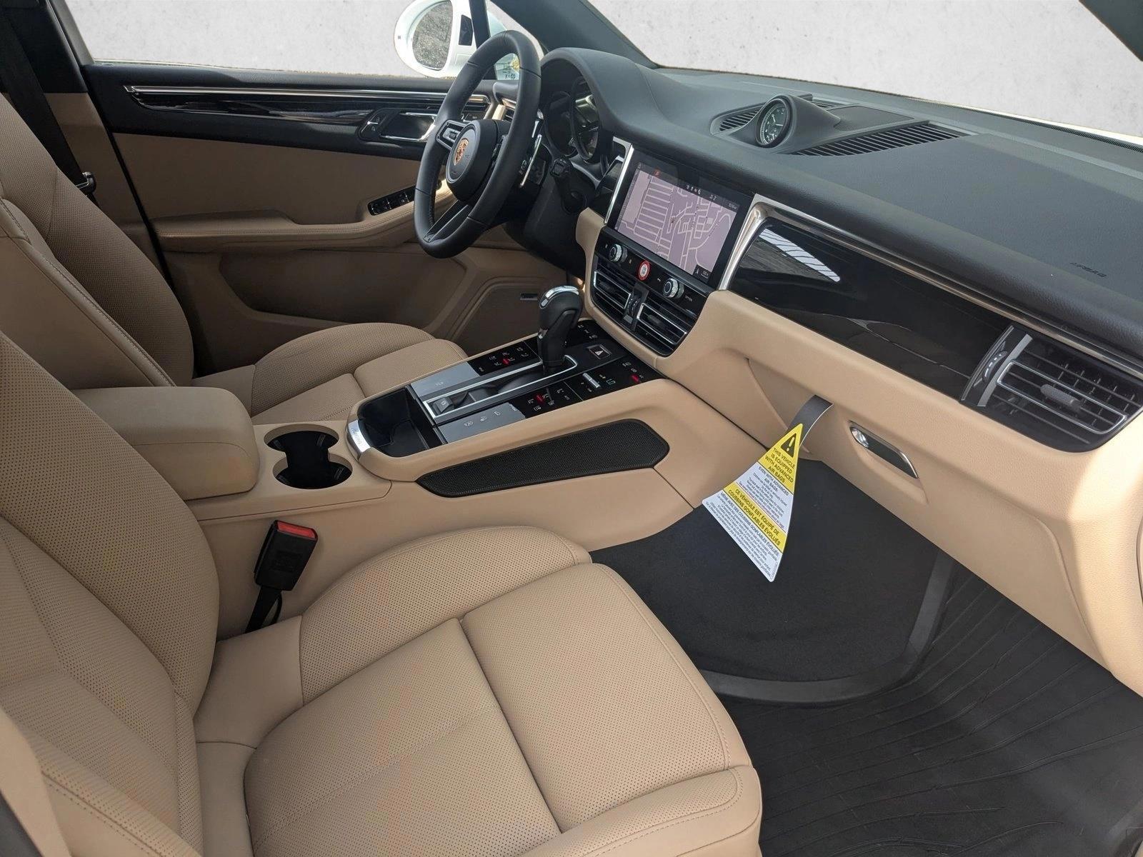 2026 Porsche Macan T - Photo 27