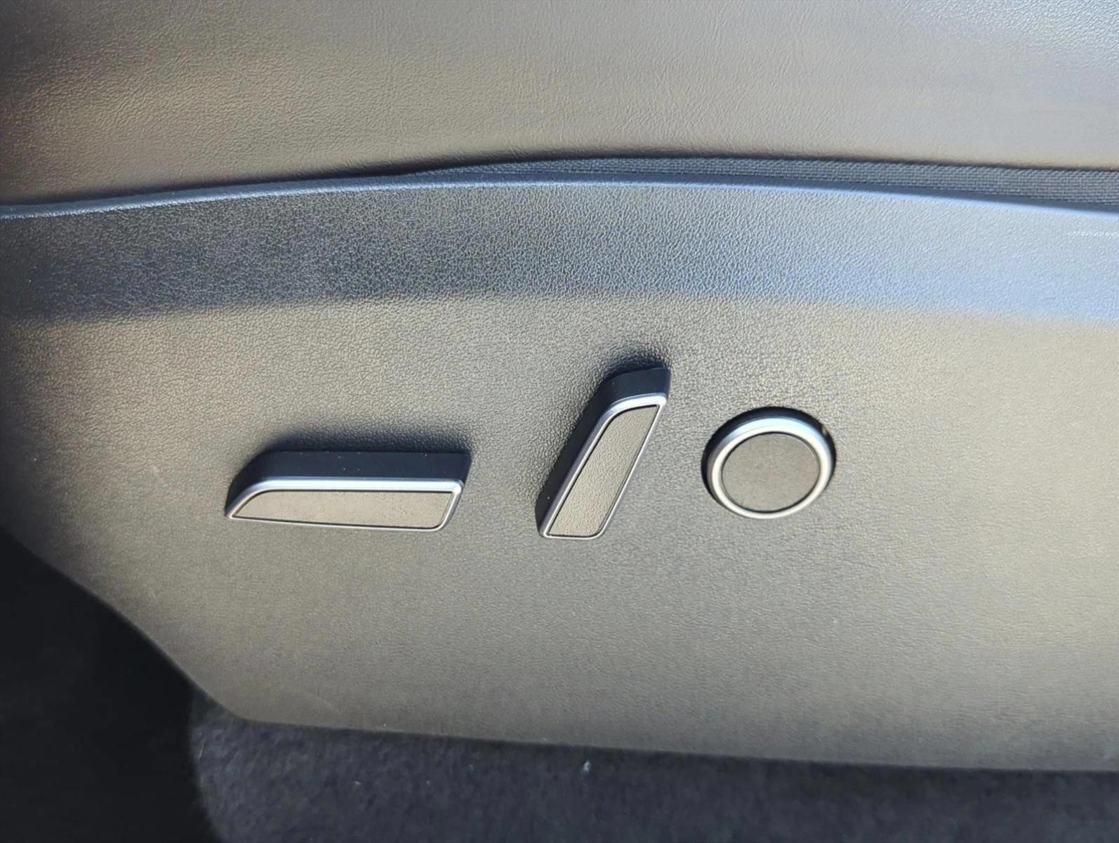 2023 Tesla Model Y Long Range - Photo 13