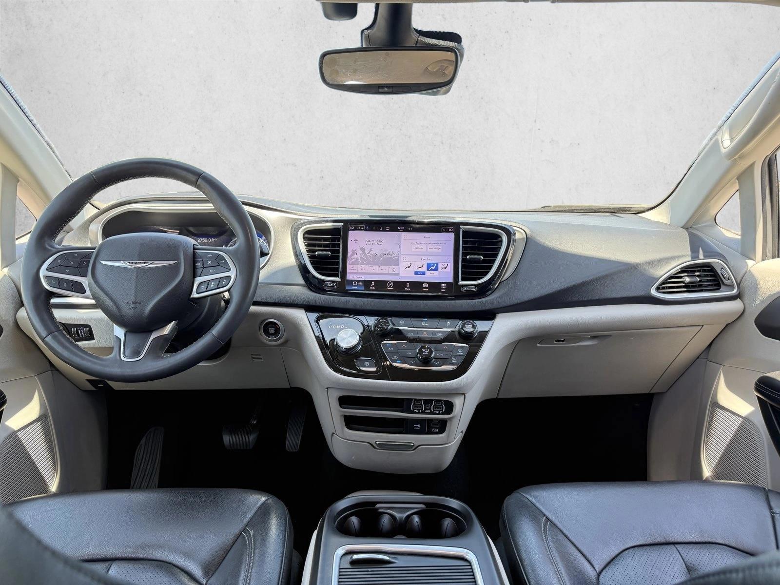 Thumbnail: 2022 Chrysler Pacifica - 3