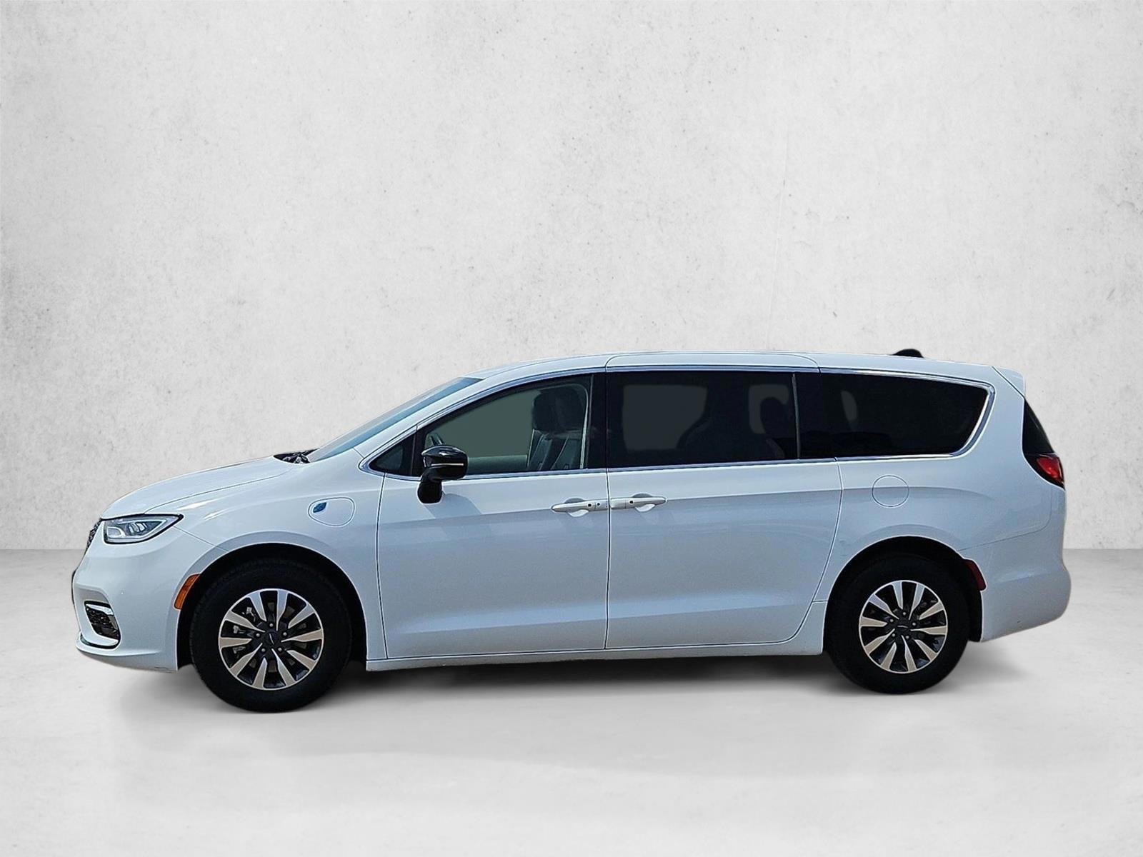 Thumbnail: 2024 Chrysler Pacifica - 2