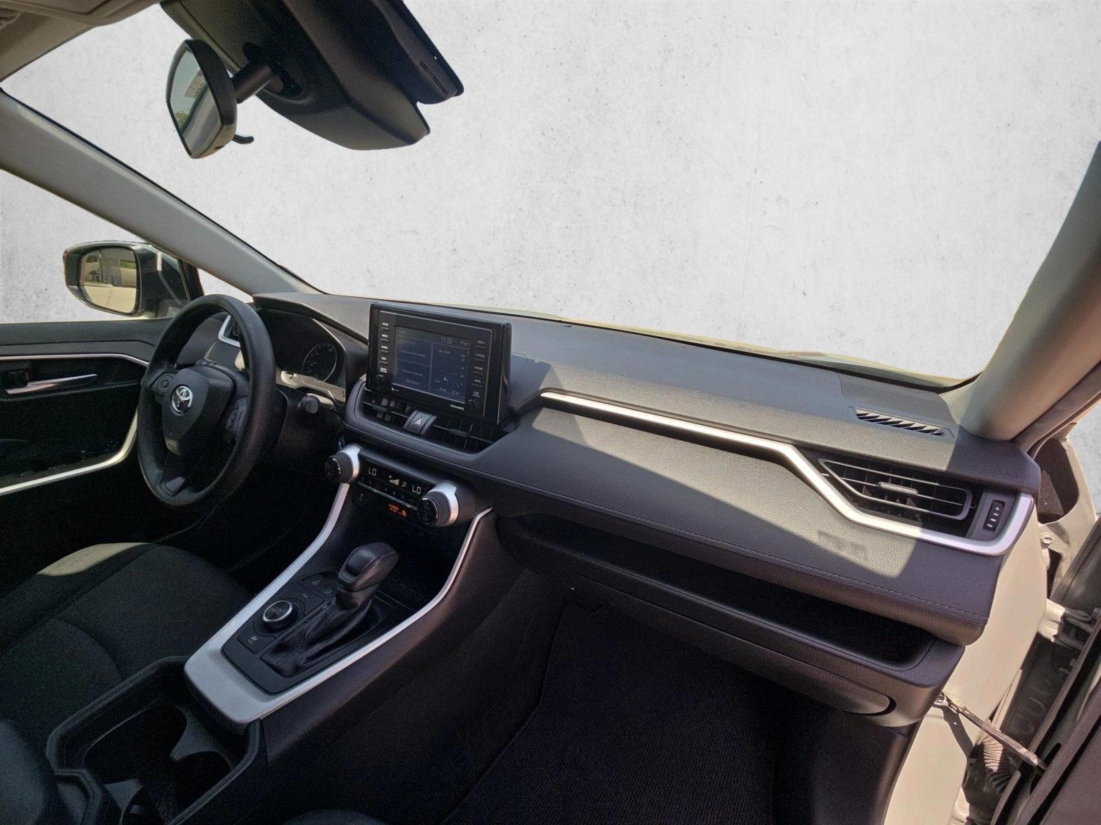 2020 Toyota RAV4 XLE - Photo 20
