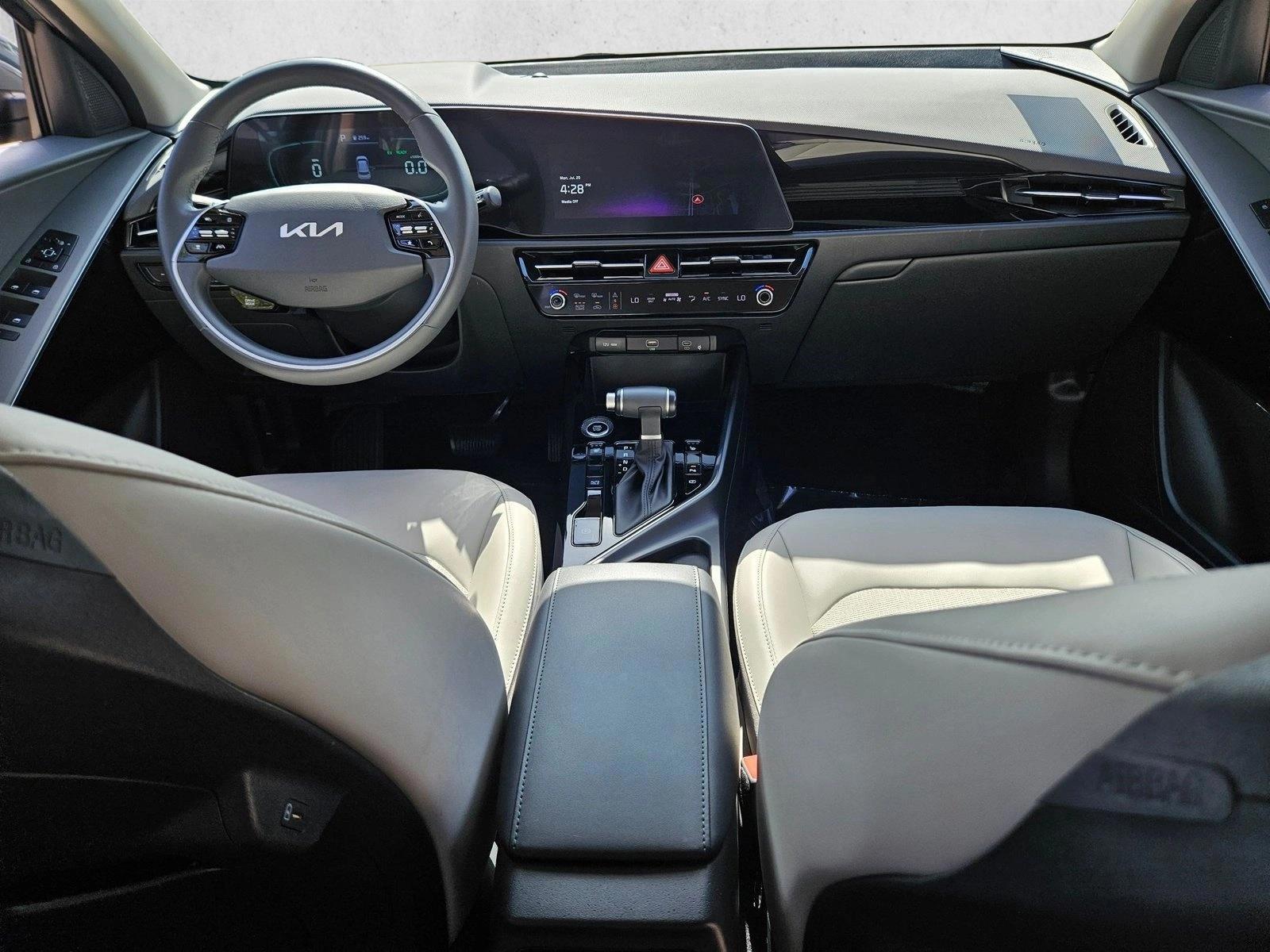 Thumbnail: 2023 Kia Niro - 4