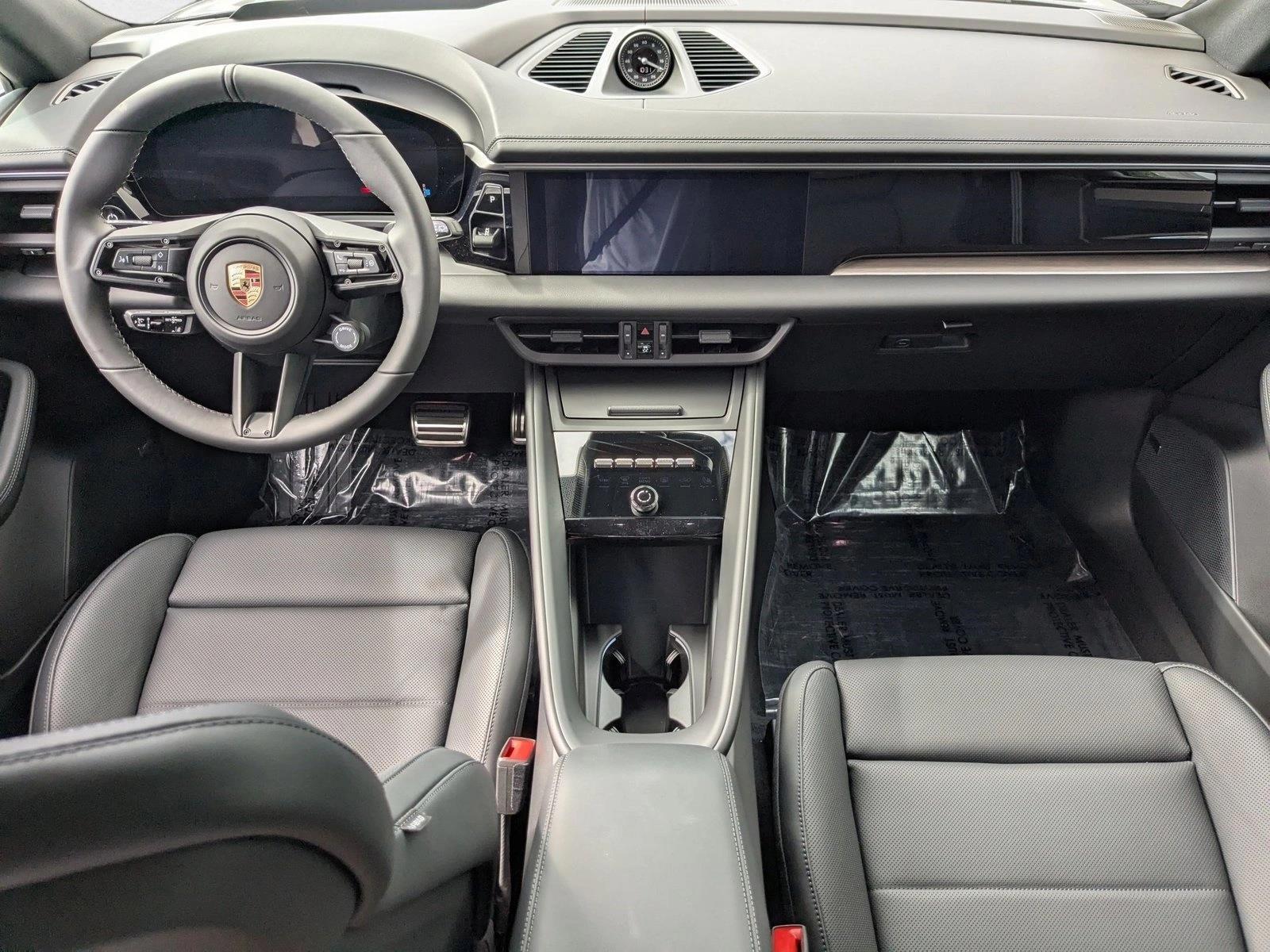 Thumbnail: 2025 Porsche Macan - 4