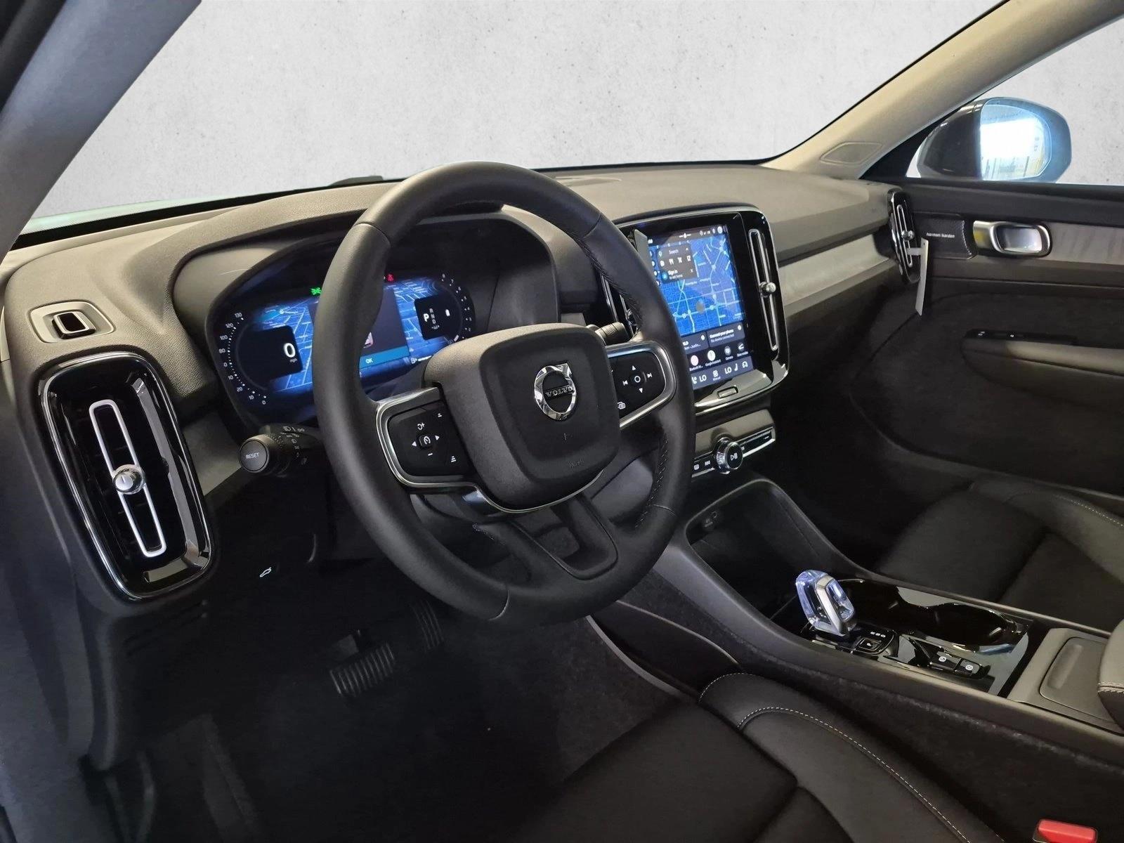 Thumbnail: 2026 Volvo XC40 - 3