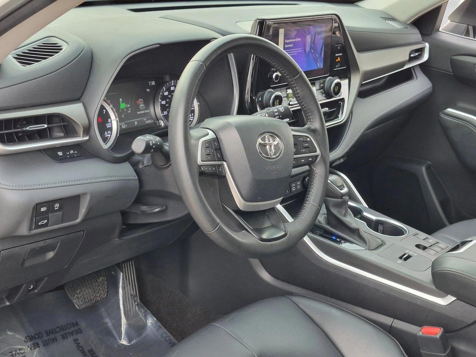 Thumbnail: 2023 Toyota Highlander - 3