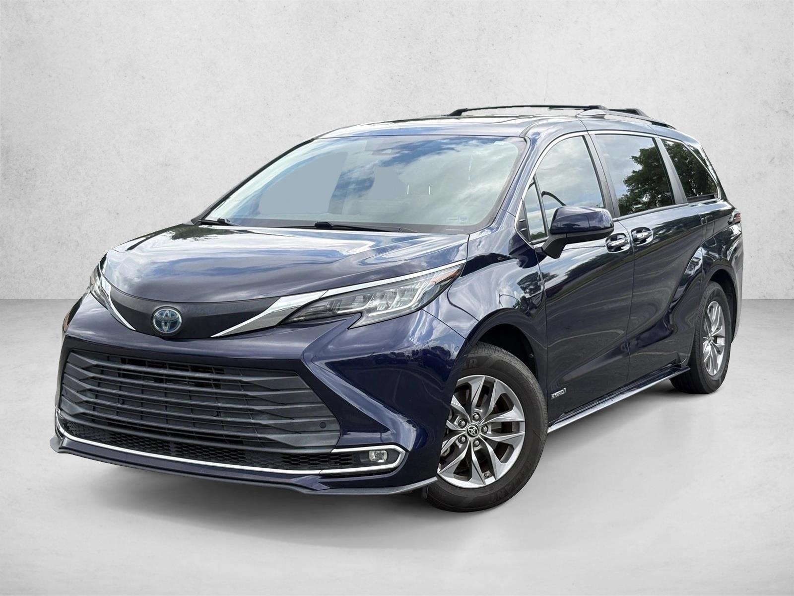 Thumbnail: 2021 Toyota Sienna - 1