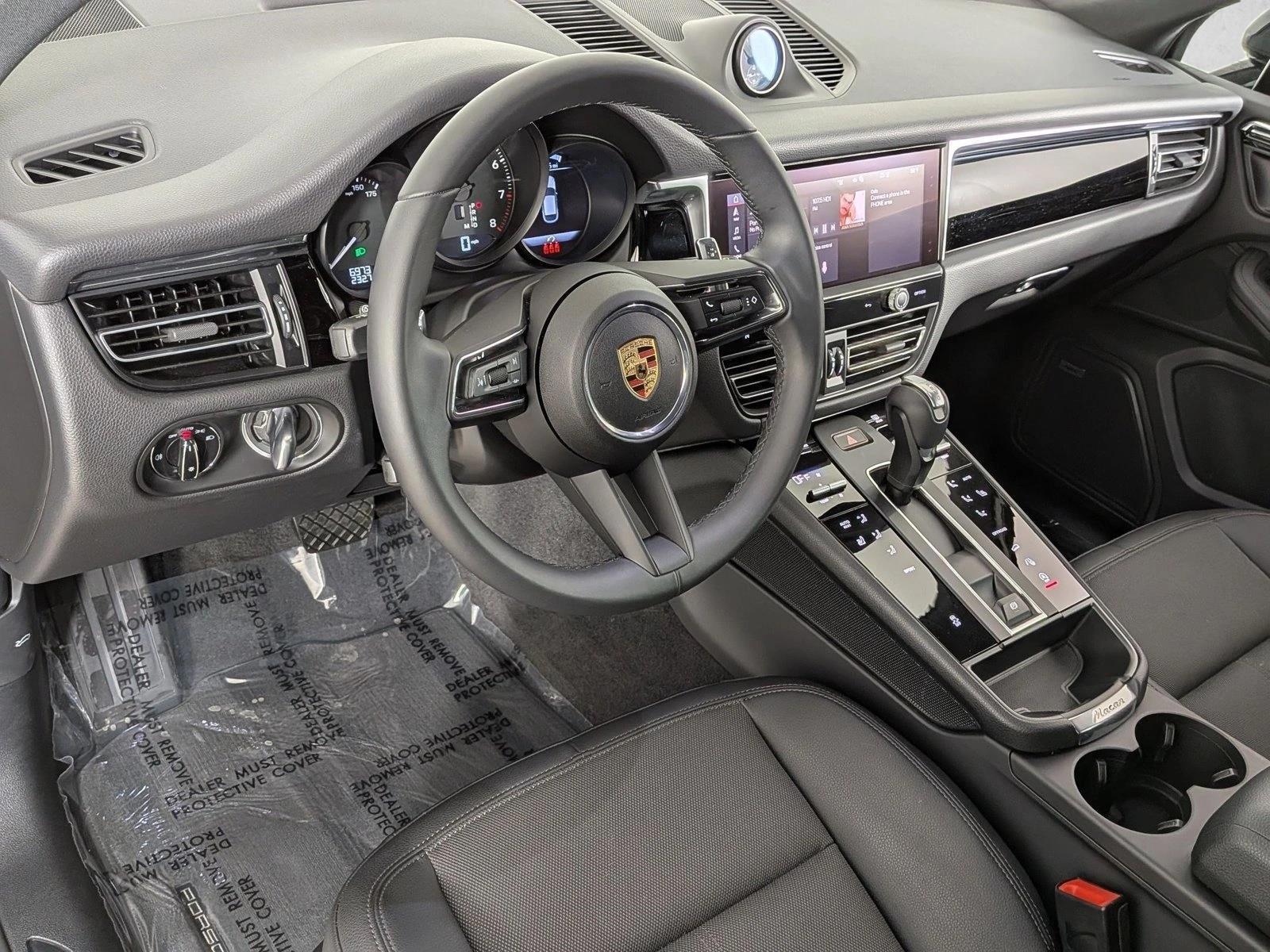 Thumbnail: 2025 Porsche Macan - 3