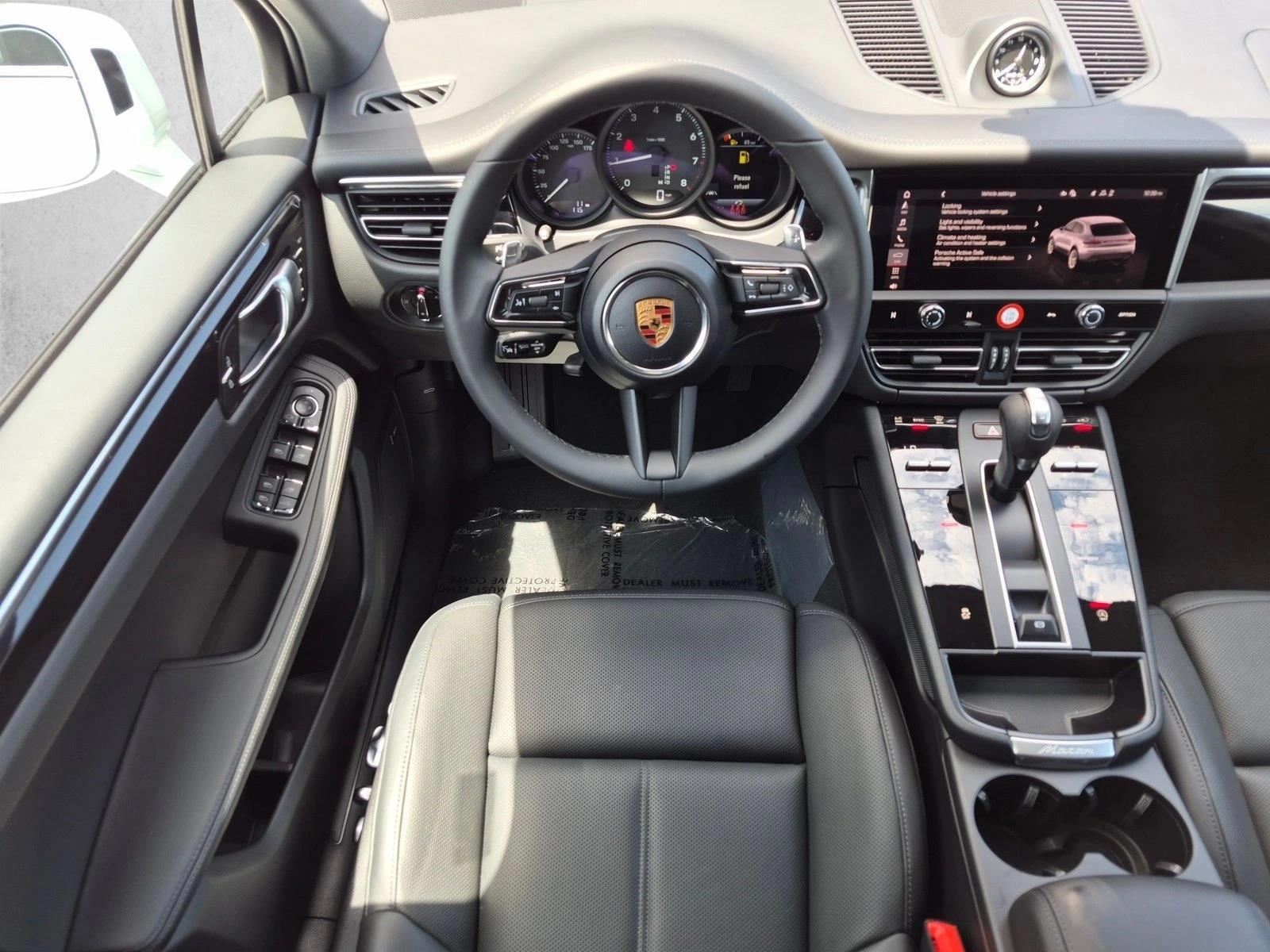 Thumbnail: 2026 Porsche Macan - 4