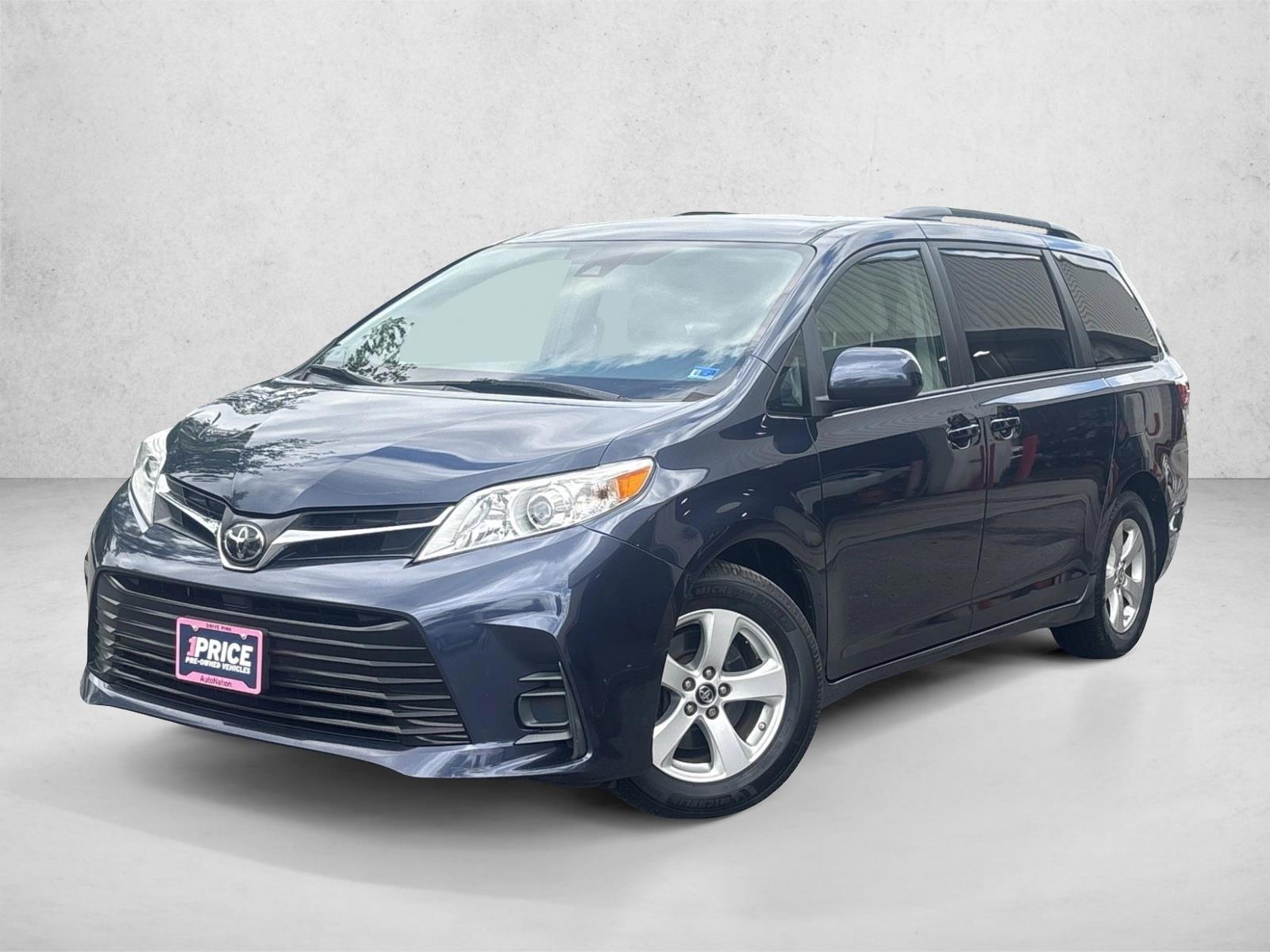 Thumbnail: 2018 Toyota Sienna - 1