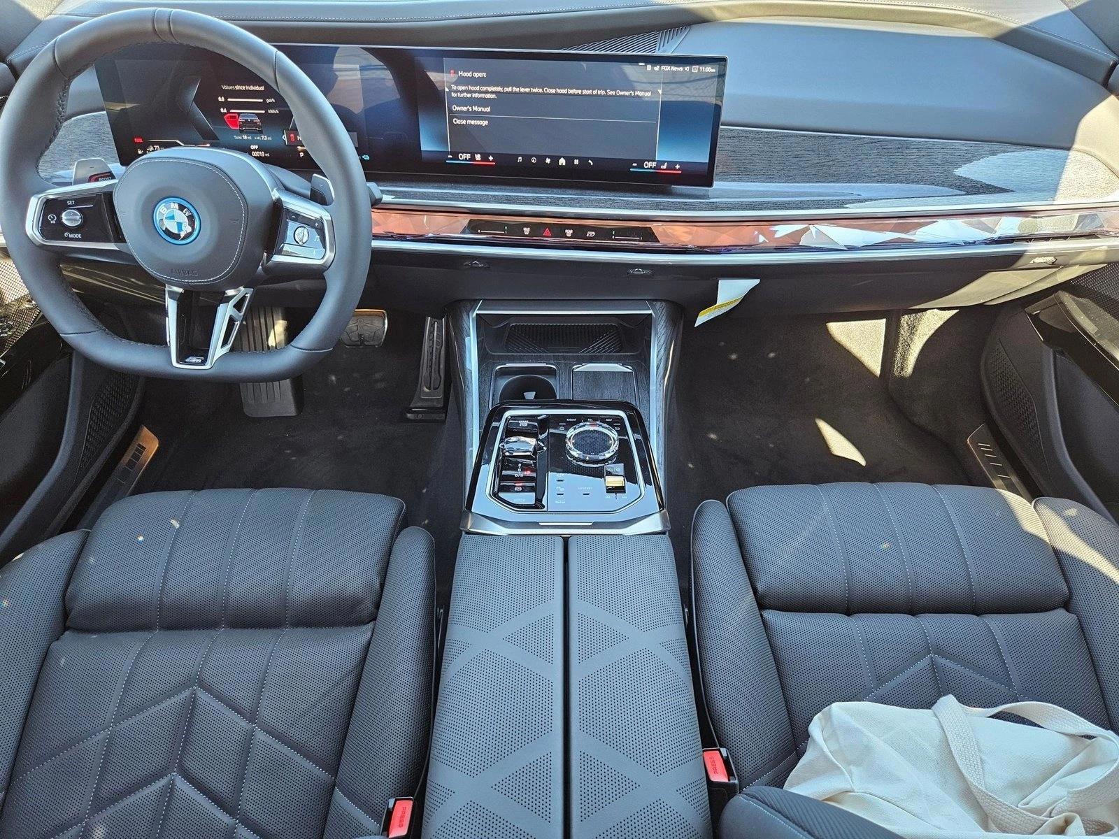 Thumbnail: 2025 BMW 7 Series - 3